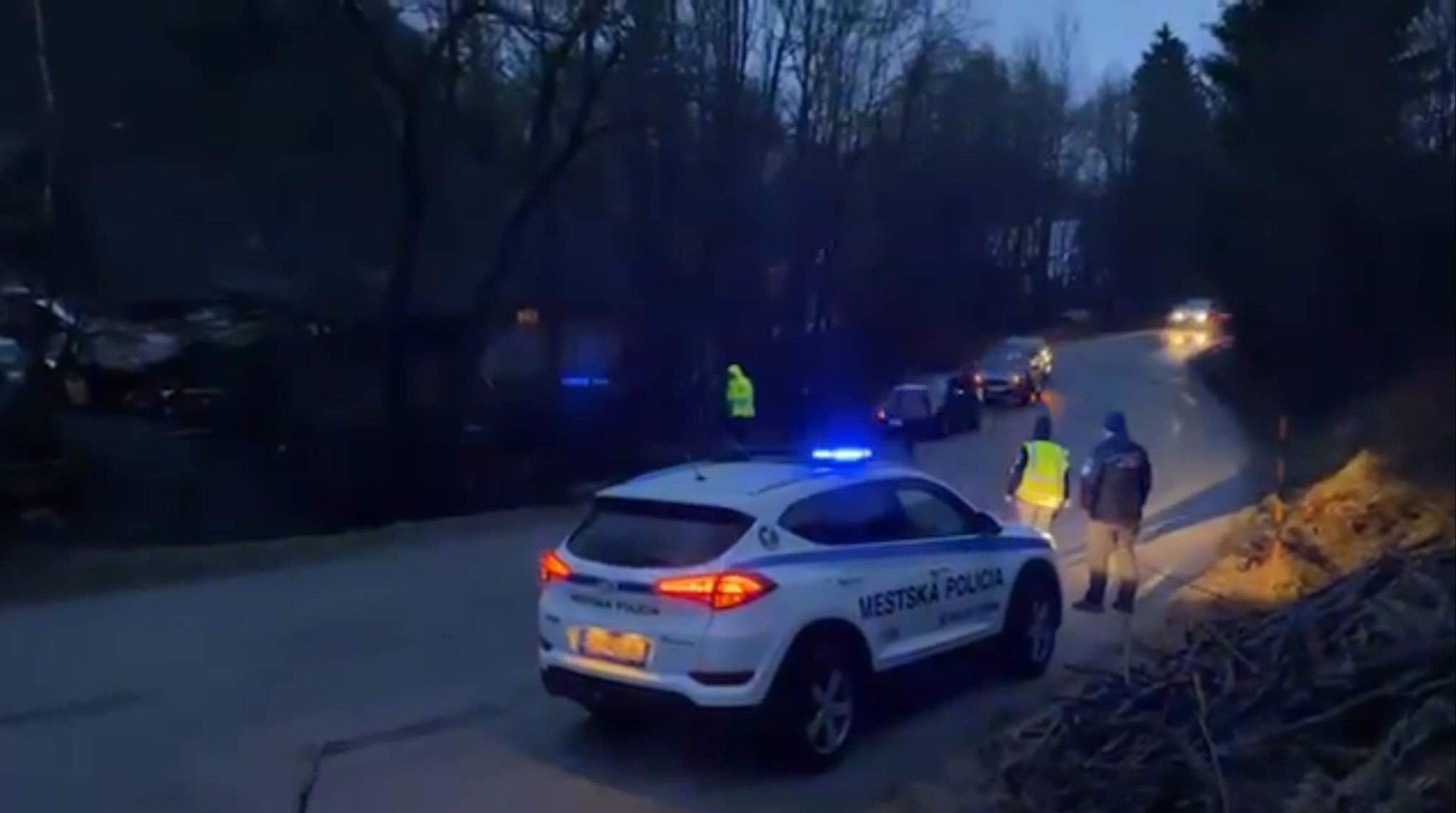 Na Beňovolehotskom potoku vyhlásili tretí povodňový stupeň.
