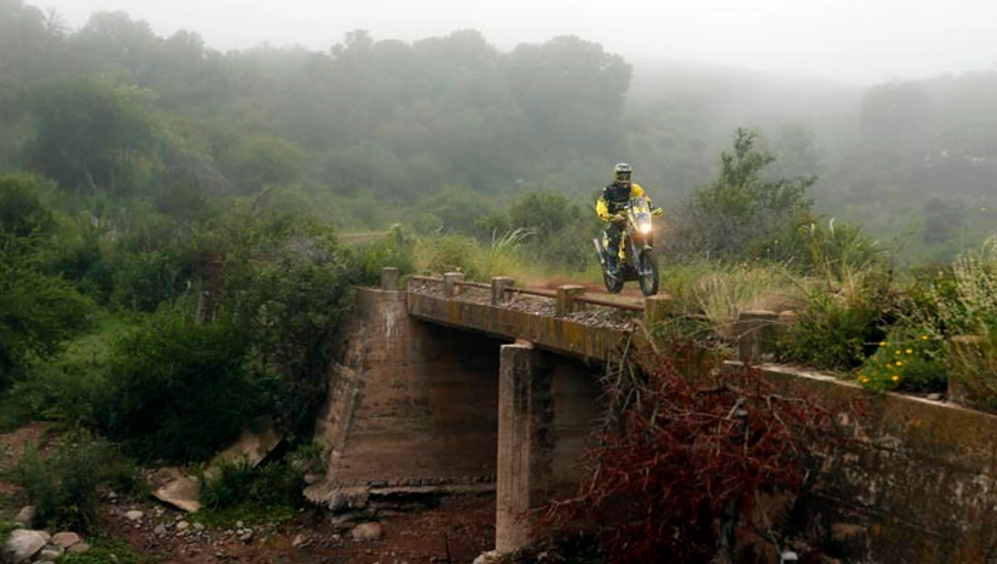 Slovenský motocyklista Štefan Svitko na KTM počas 2. etapy Rely Dakar.