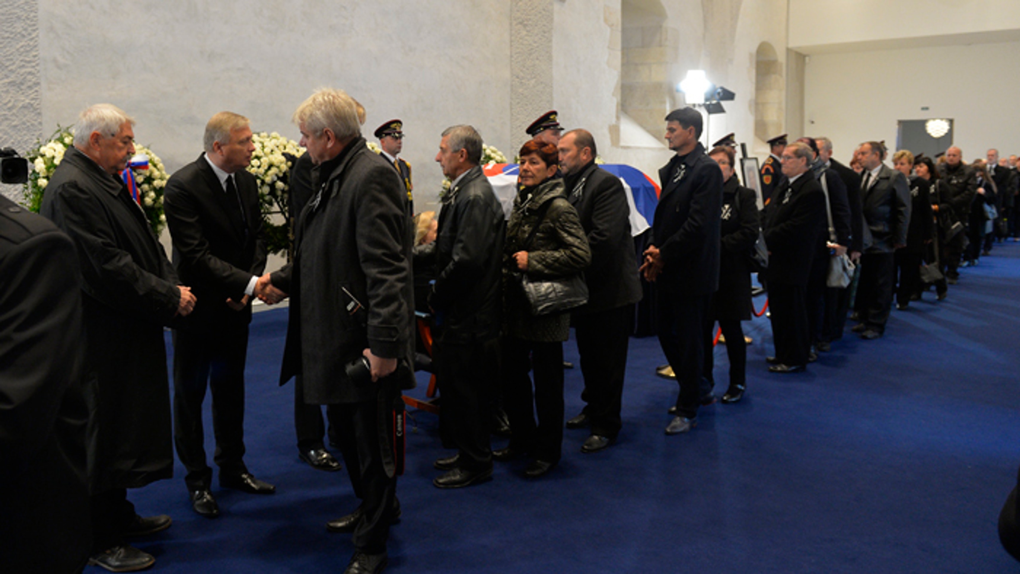 Vľavo nevlastný brat zosnulého prezidenta, historik Dušan Kováč a syn Michal Kováč ml.