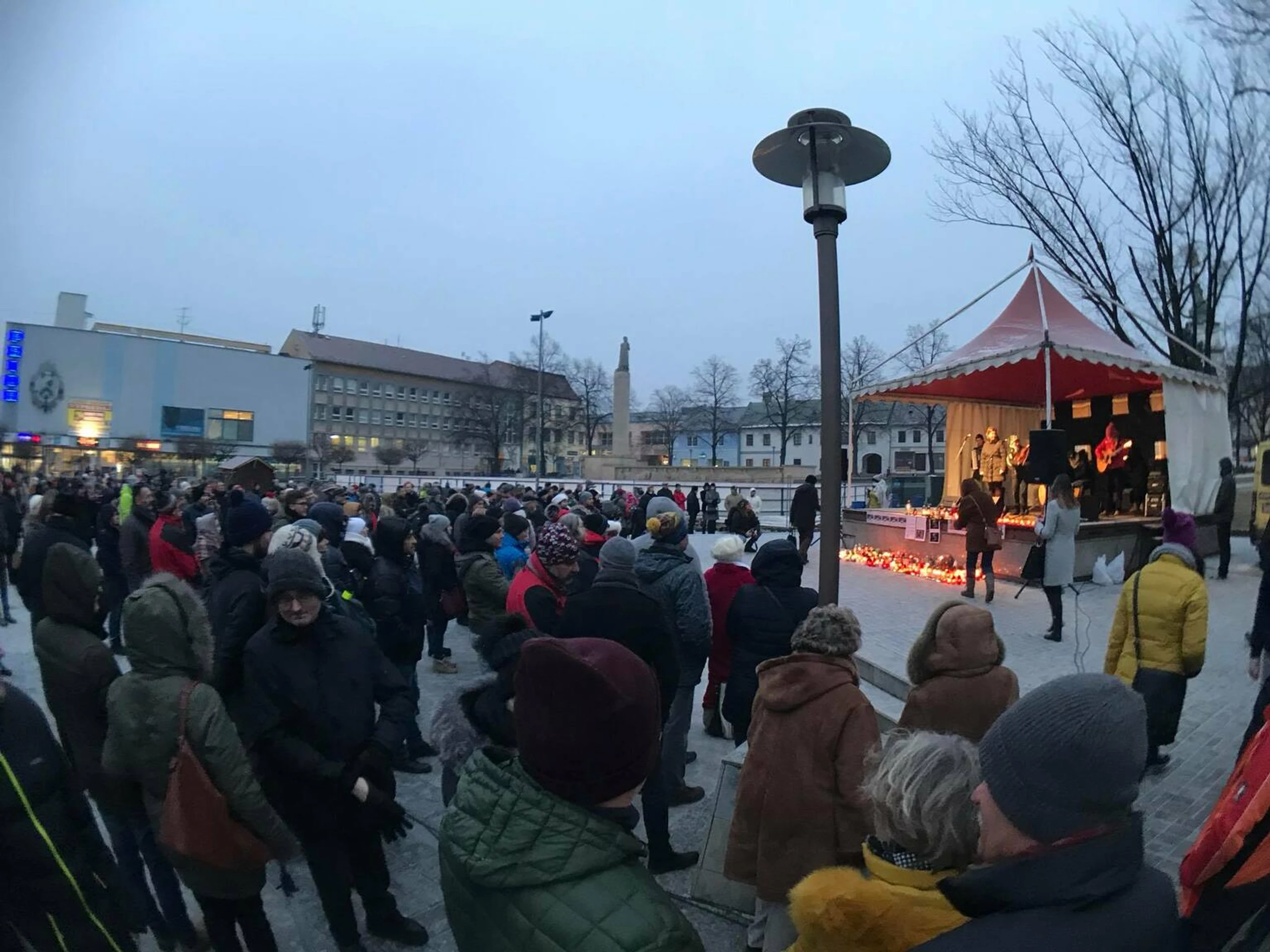 Spomienka na Jana Kuciaka a Martinu Kušnírovú v Prievidzi.