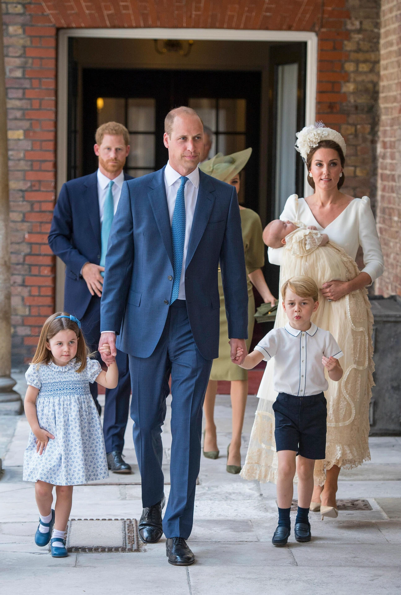 Na krste princa Louisa nechýbajú ani jeho súrodenci princ George a princezná Charlotte.