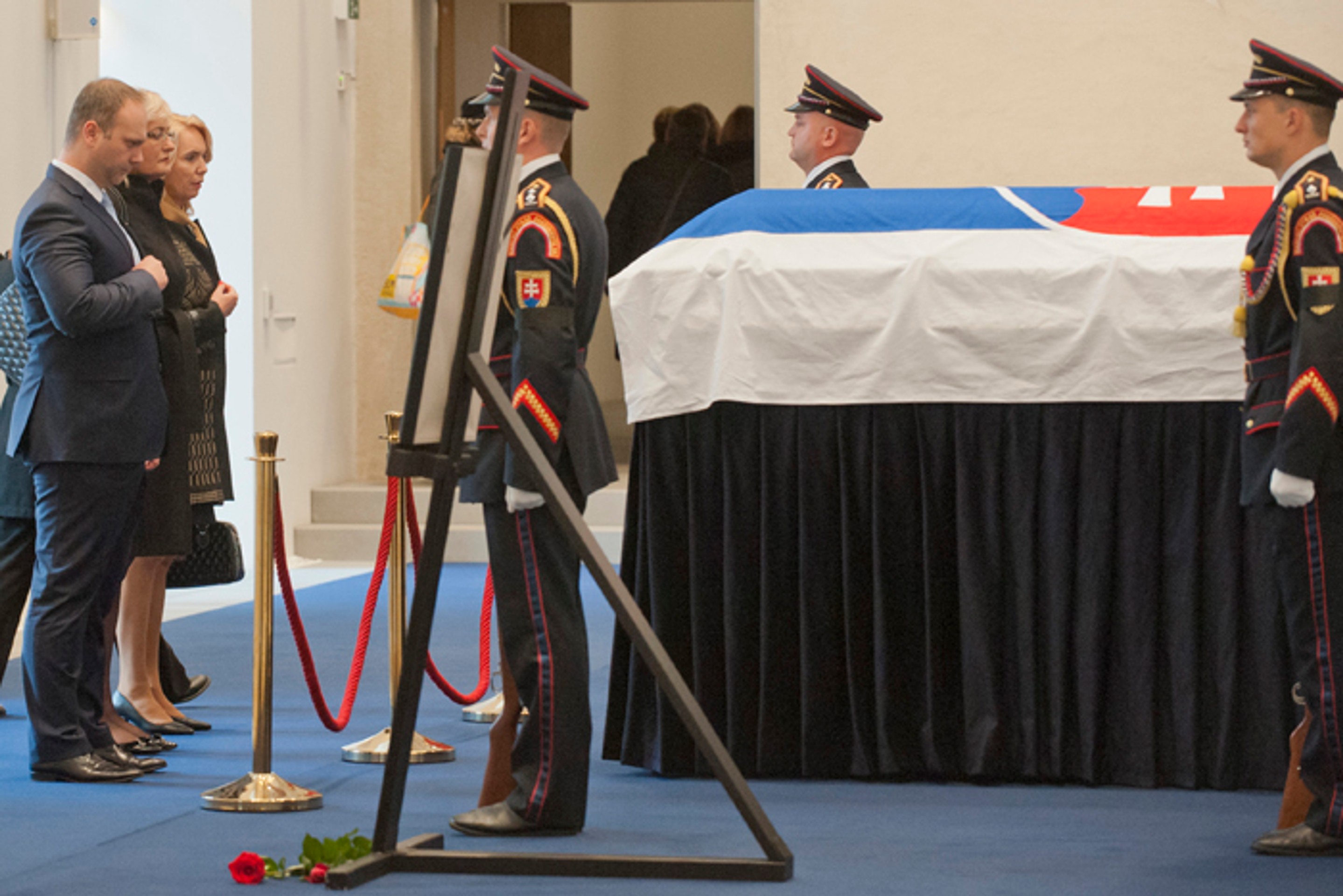 Verejnosť sa lúči s exprezidentom Michalom Kováčom v Rytierskej sále Bratislavského hradu.
