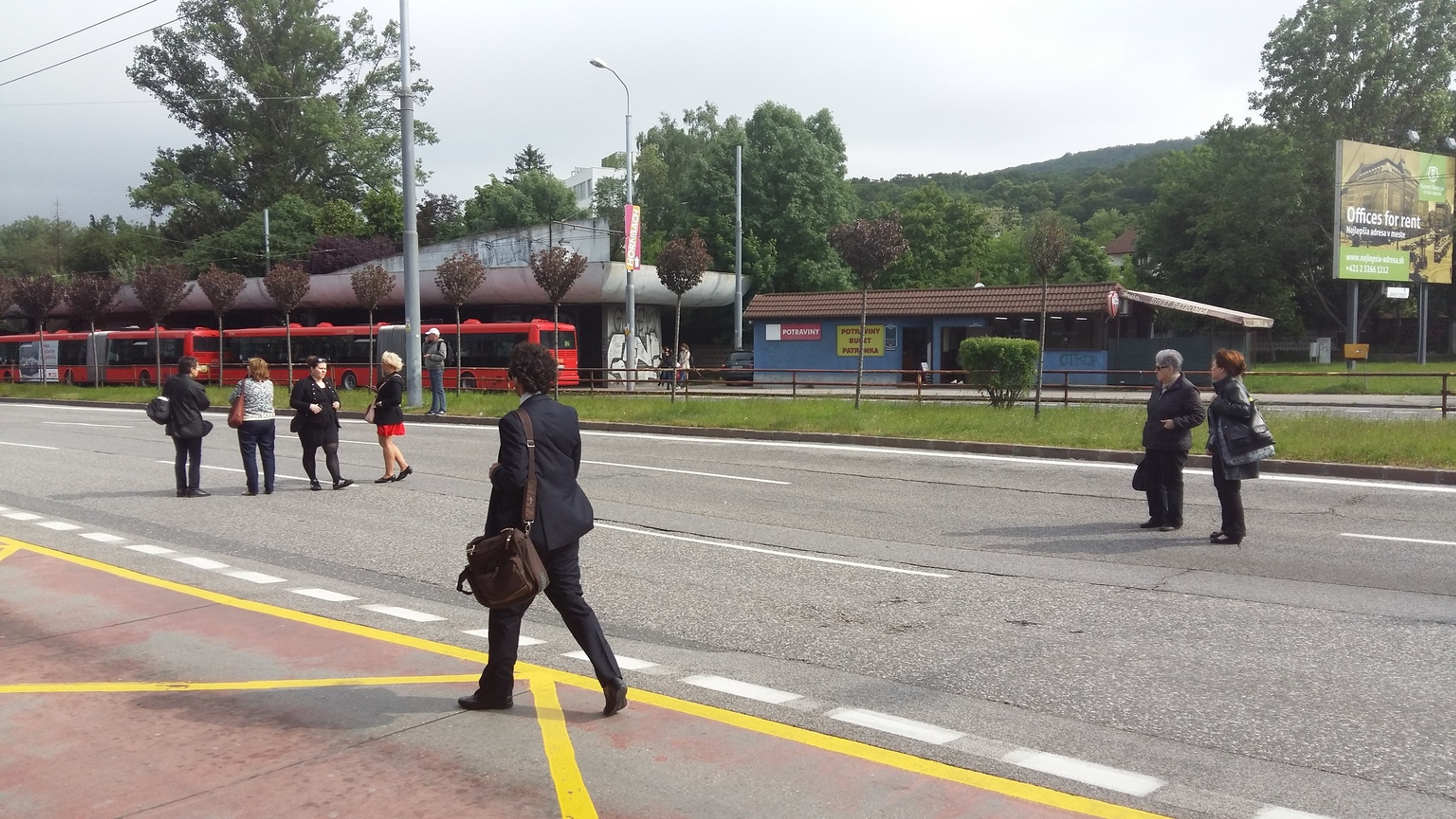 Únik plynu na Lamačskej ceste spôsobil zastavenie dopravy na Patrónke.