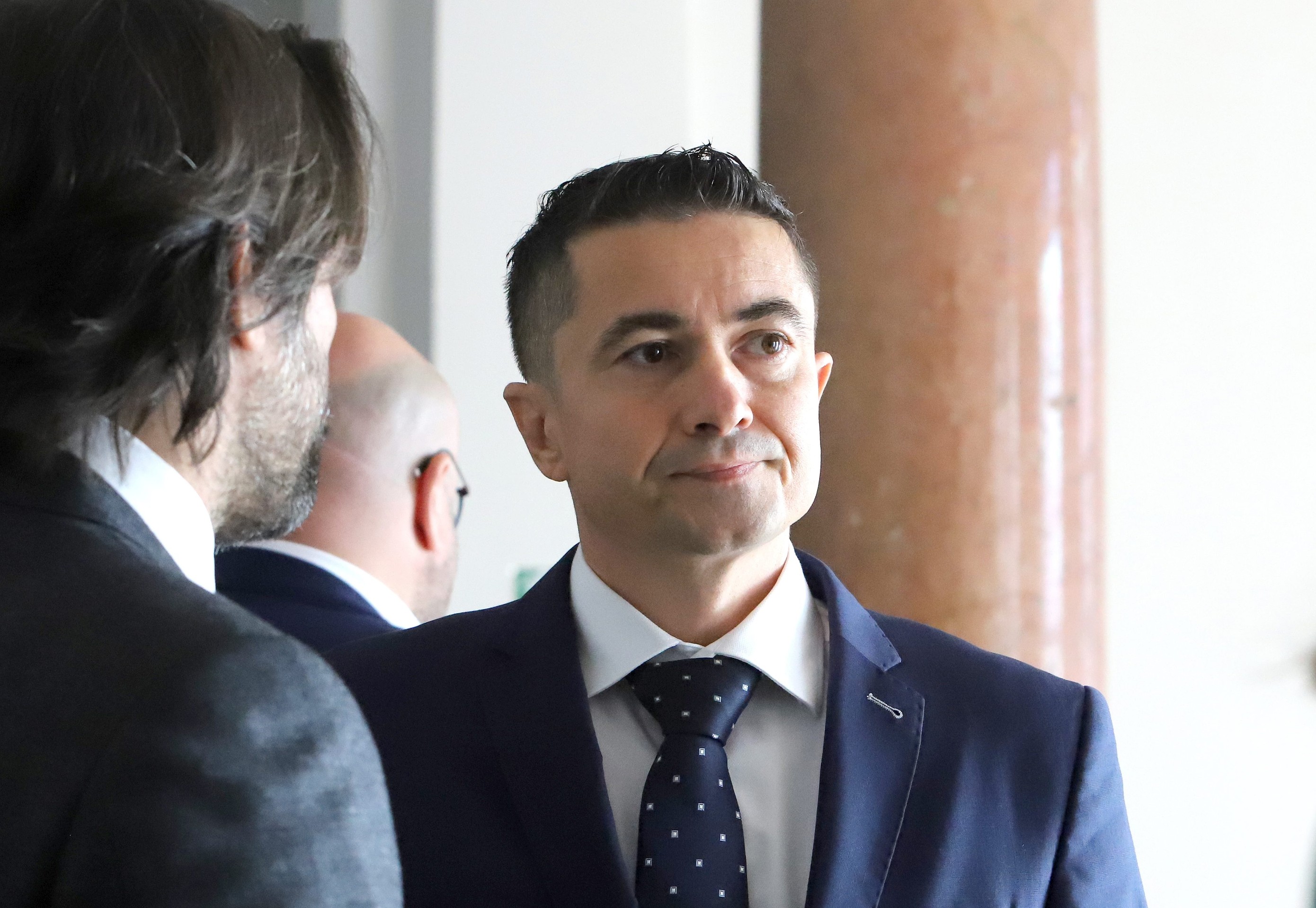 Bývalý štátny tajomník ministerstva financií Radko Kuruc (vpravo) a jeho advokát Robert Kaliňák (vľavo)