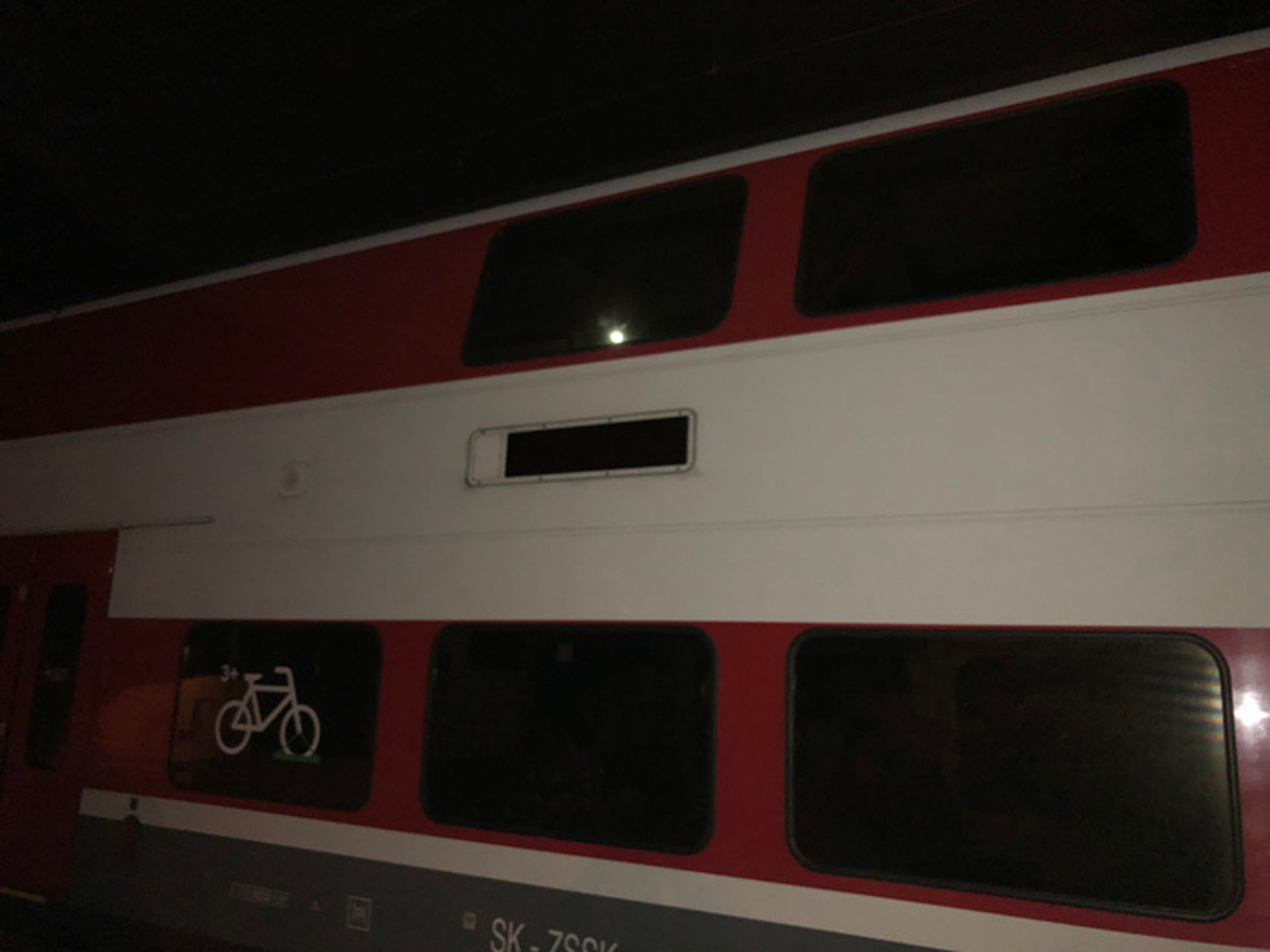 Vlaková súprava bez elektriny.