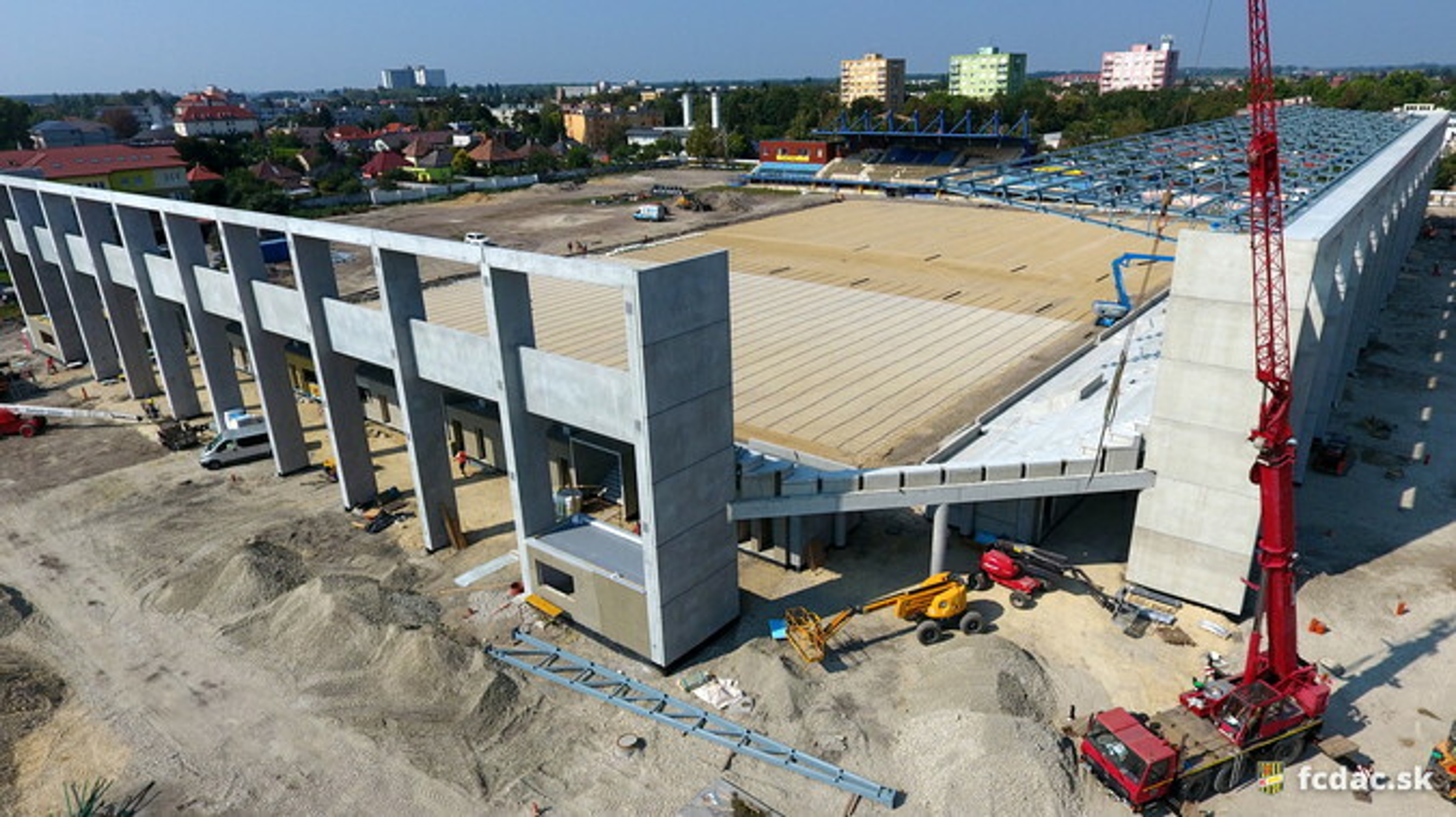 Rozostavaný štadión futbalového klubu DAC Dunajská Streda.