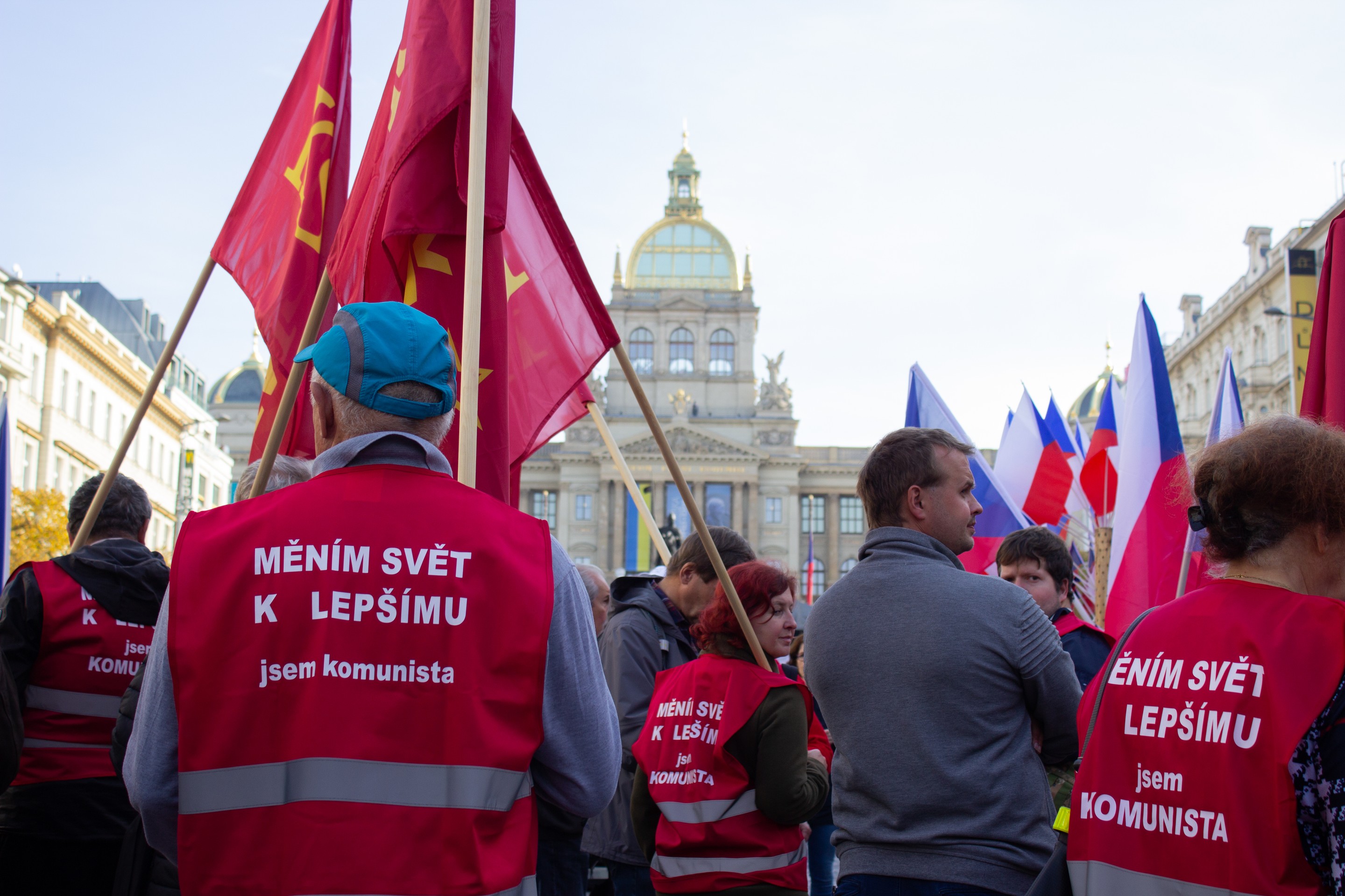 Na snímke účastníci demonštrácie s názvom Nenásilná revolúcia - Česká republika na 1. mieste, na ktorej ľudia protestujú proti vláde českého premiéra Petra Fialu.