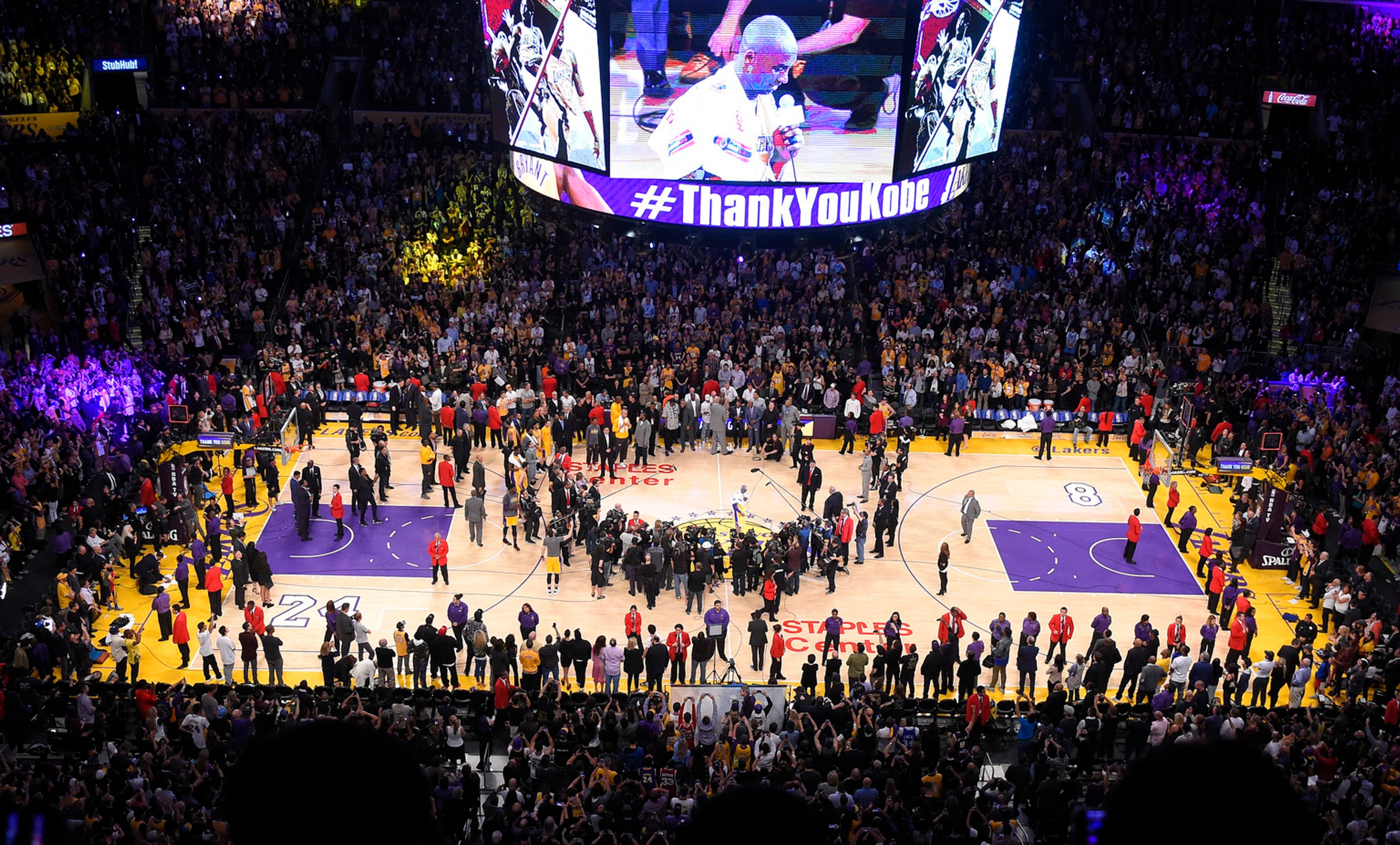 Rozlúčka Kobeho Bryanta s NBA po poslednom zápase kariéry.