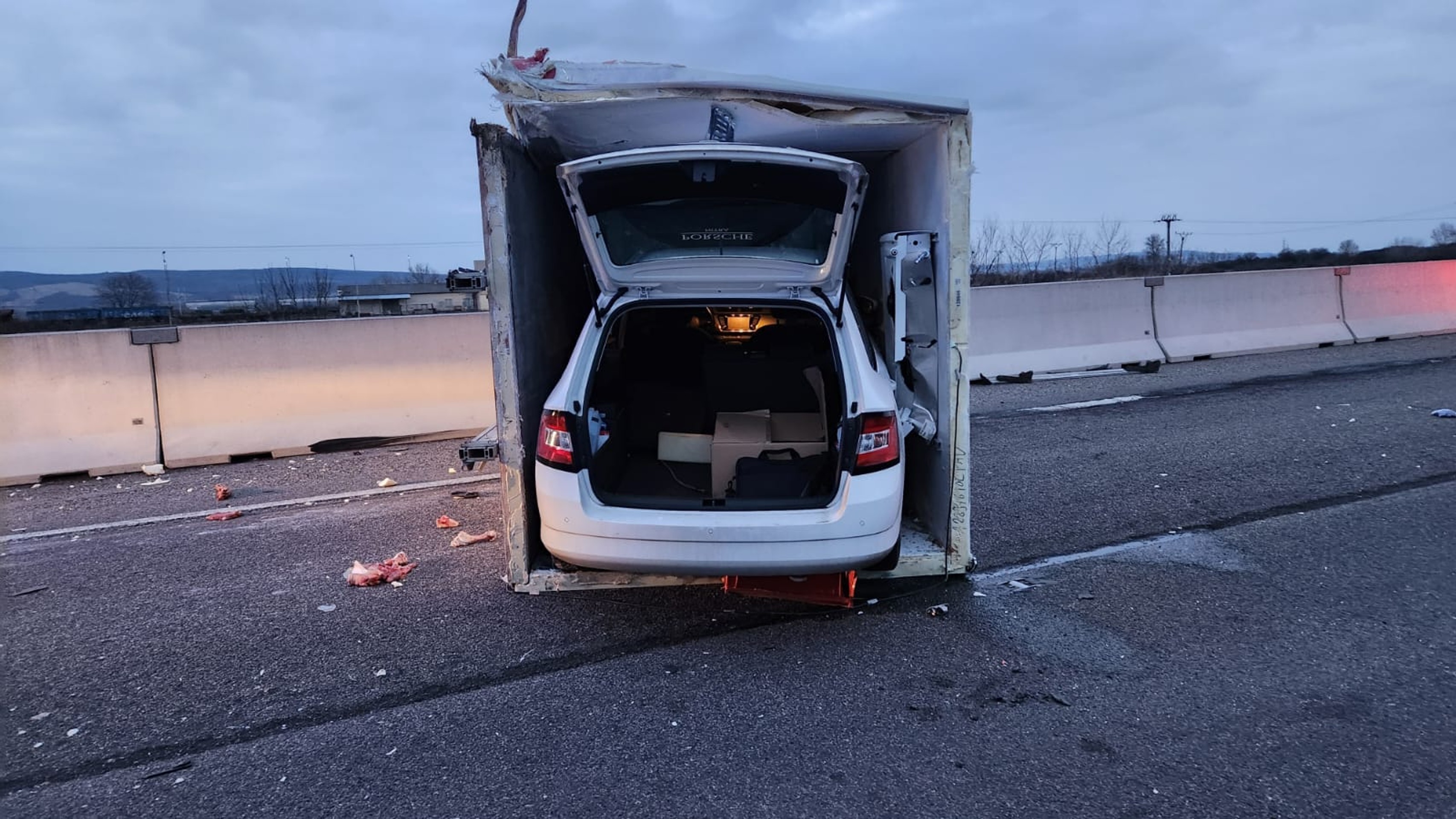 Nehoda na diaľnici D1 za Piešťanmi smerom na Trnavu