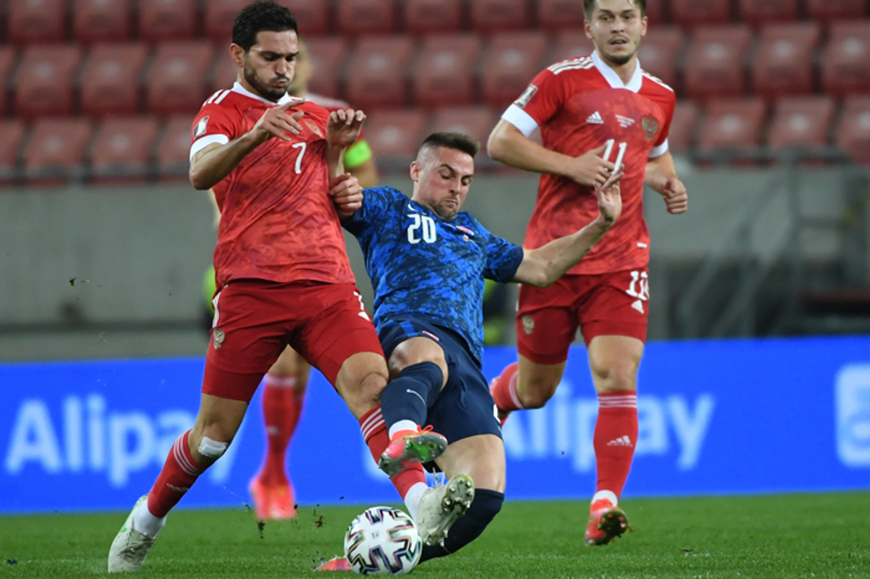 Magomed Ozdojev (vľavo), Rifat Žemaletdinov (vpravo) a Róbert Mak.
