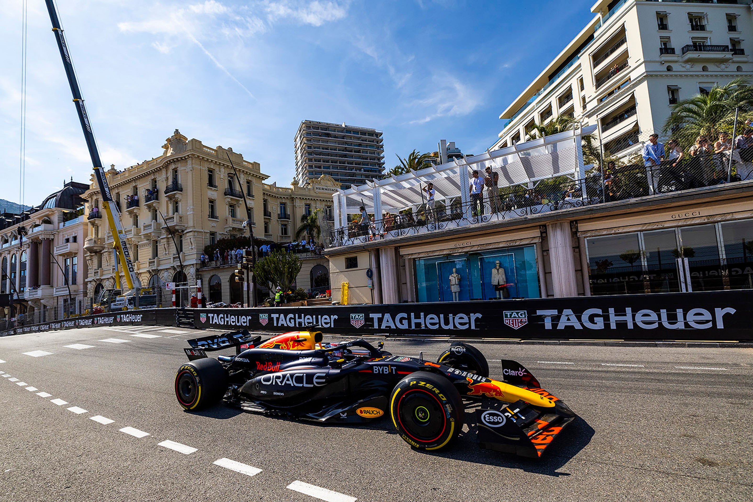 Úradujúci majster sveta Max Verstappen z Red Bullu sa musel uspokojiť so šiestym miestom.