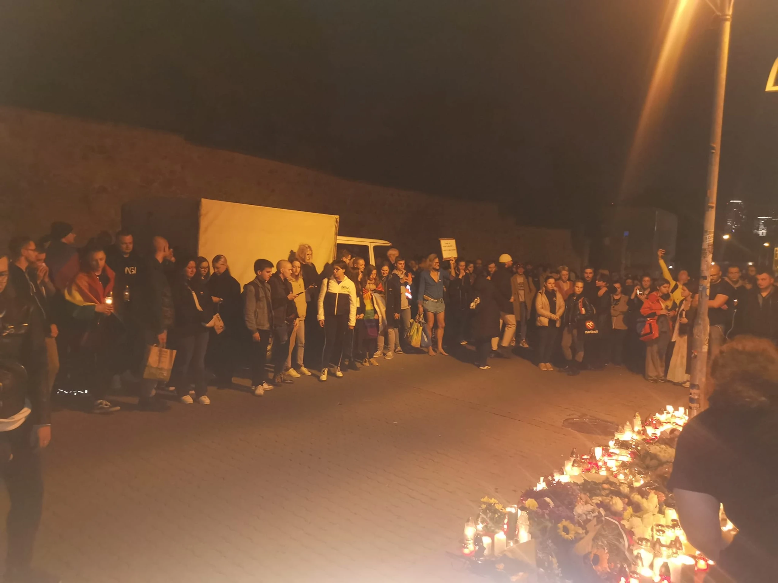Na zhromaždení Za dúhové Slovensko si uctili pamiatku obetí streľby