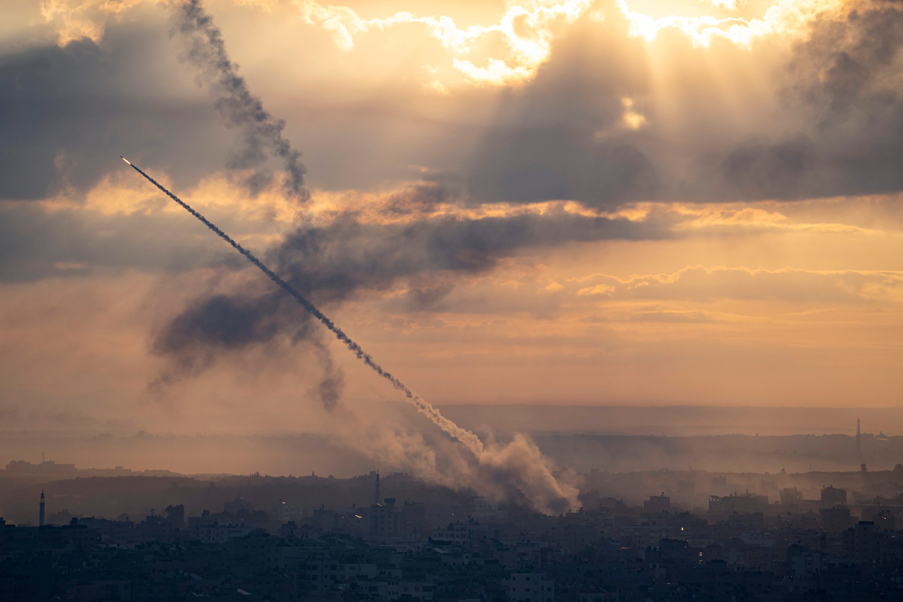 Z Gazy sú na Izrael vystreľované rakety.