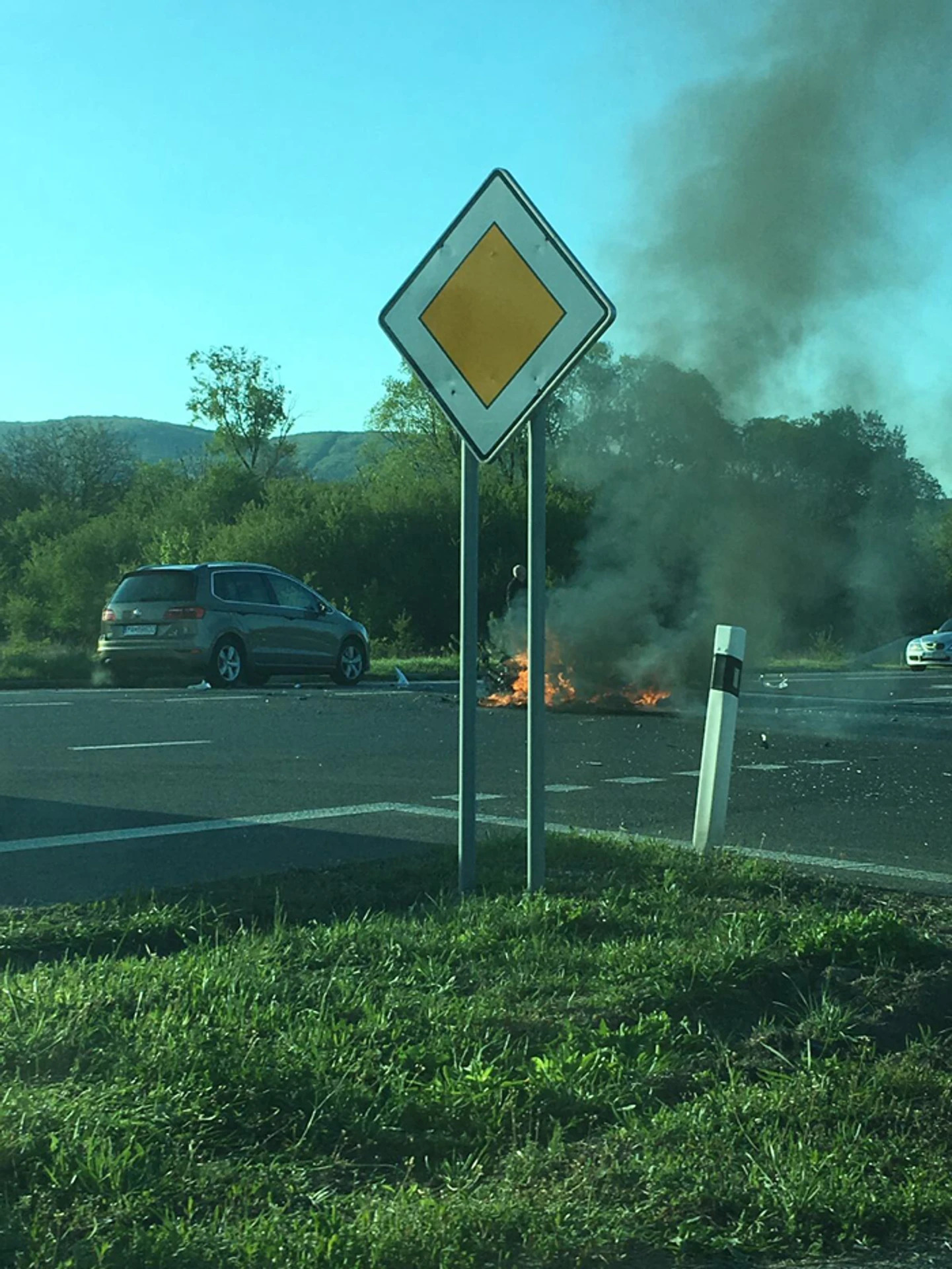 Horiaca motorka na D4 pri Stupave.