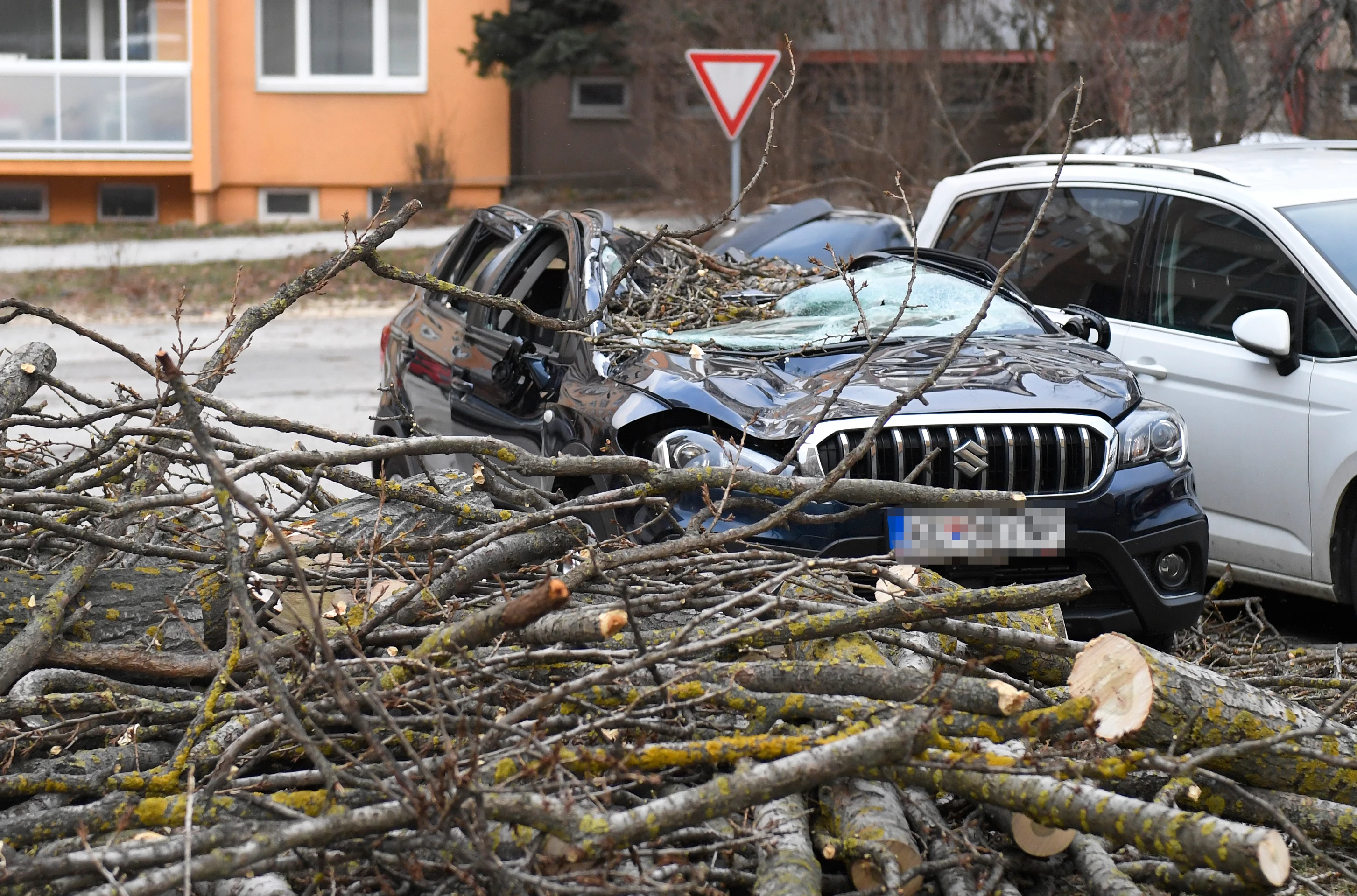 Škody po silnom vetre v Košiciach.
