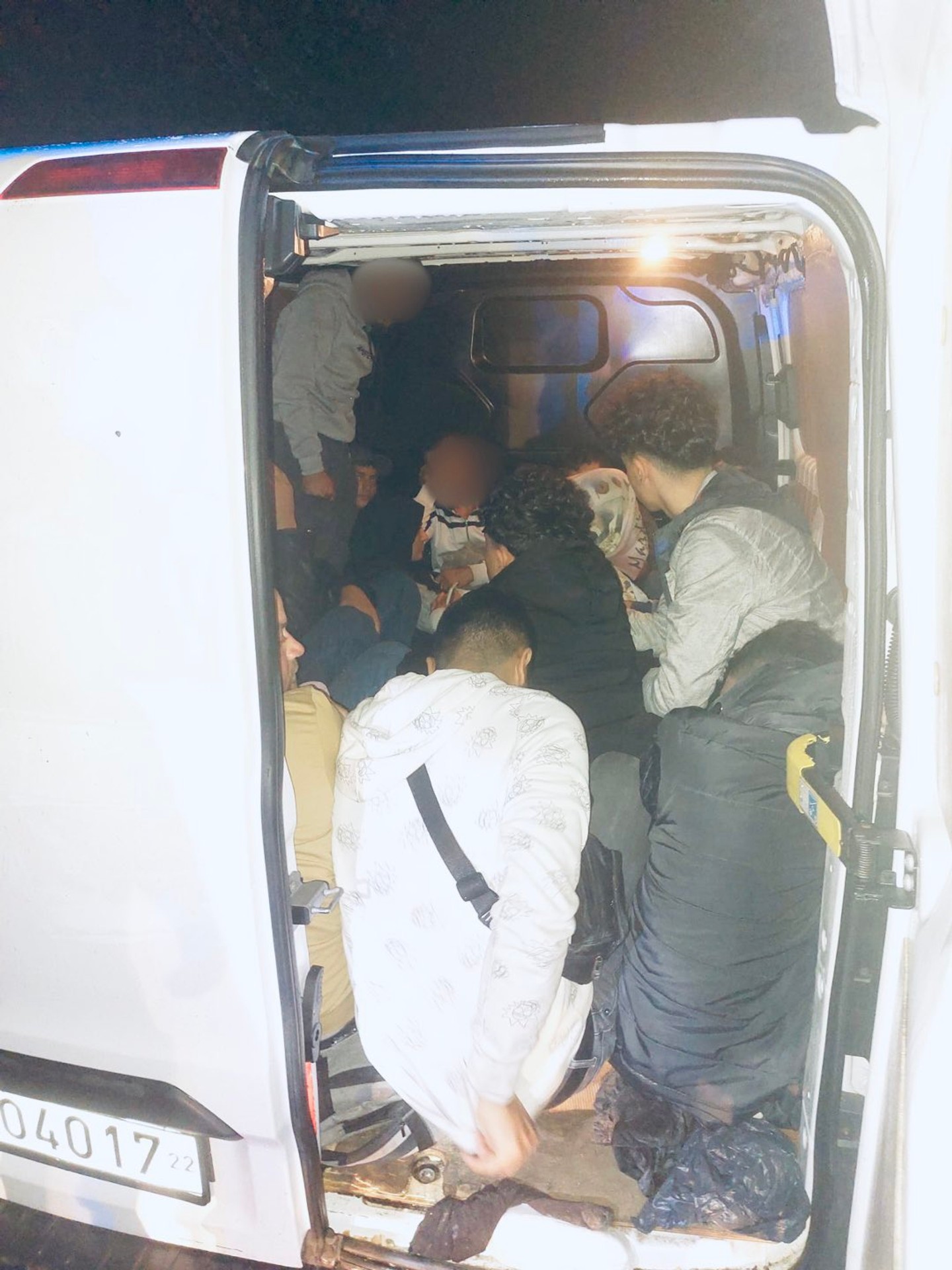 V aute sa nachádzalo 15 mograntov