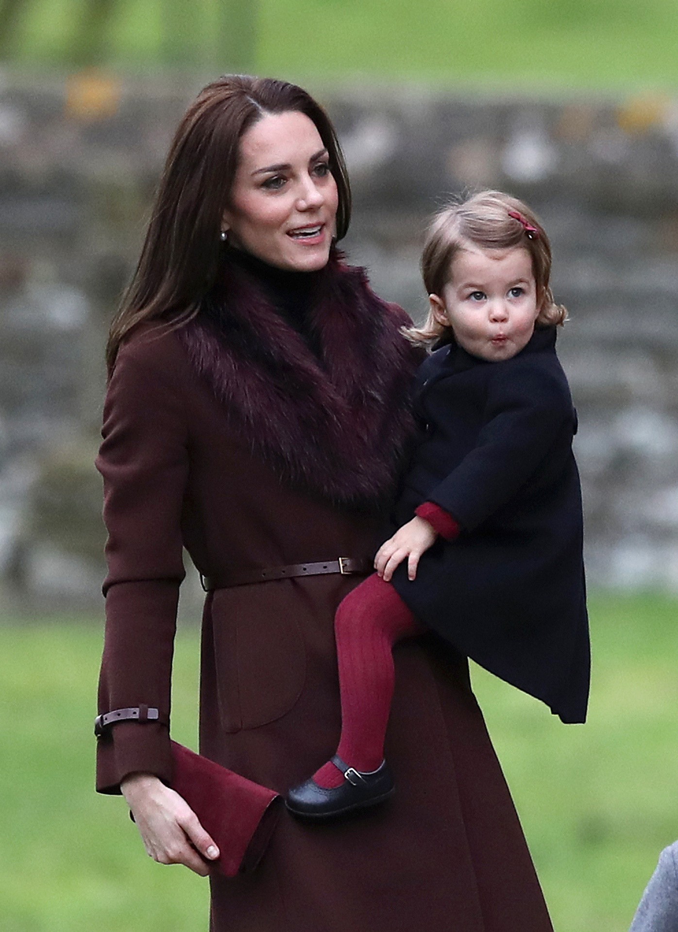 Rozkošný George a Charlotte v kostole. Ich rodičia porušili kráľovskú tradíciu