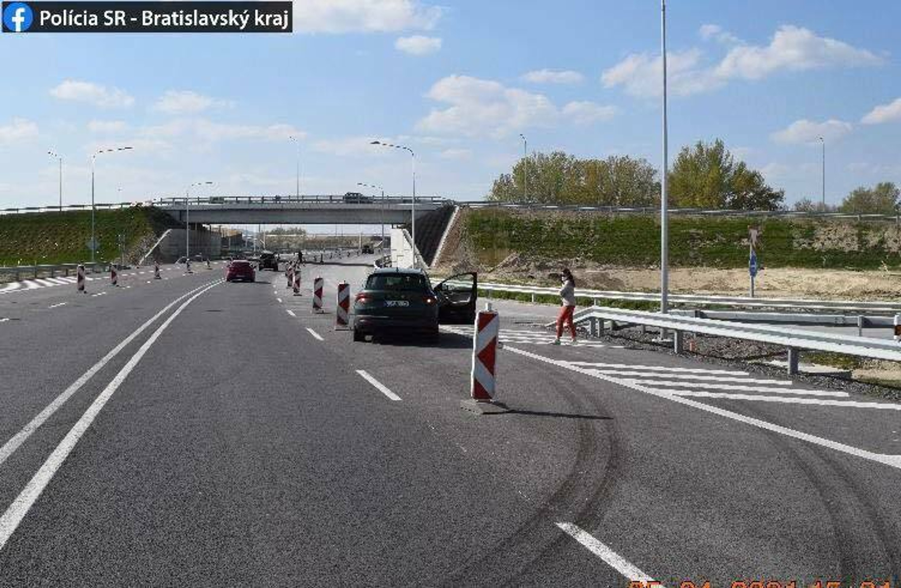 Auto, do ktorého narazil opitýv vodič jazdiaci v protismere.