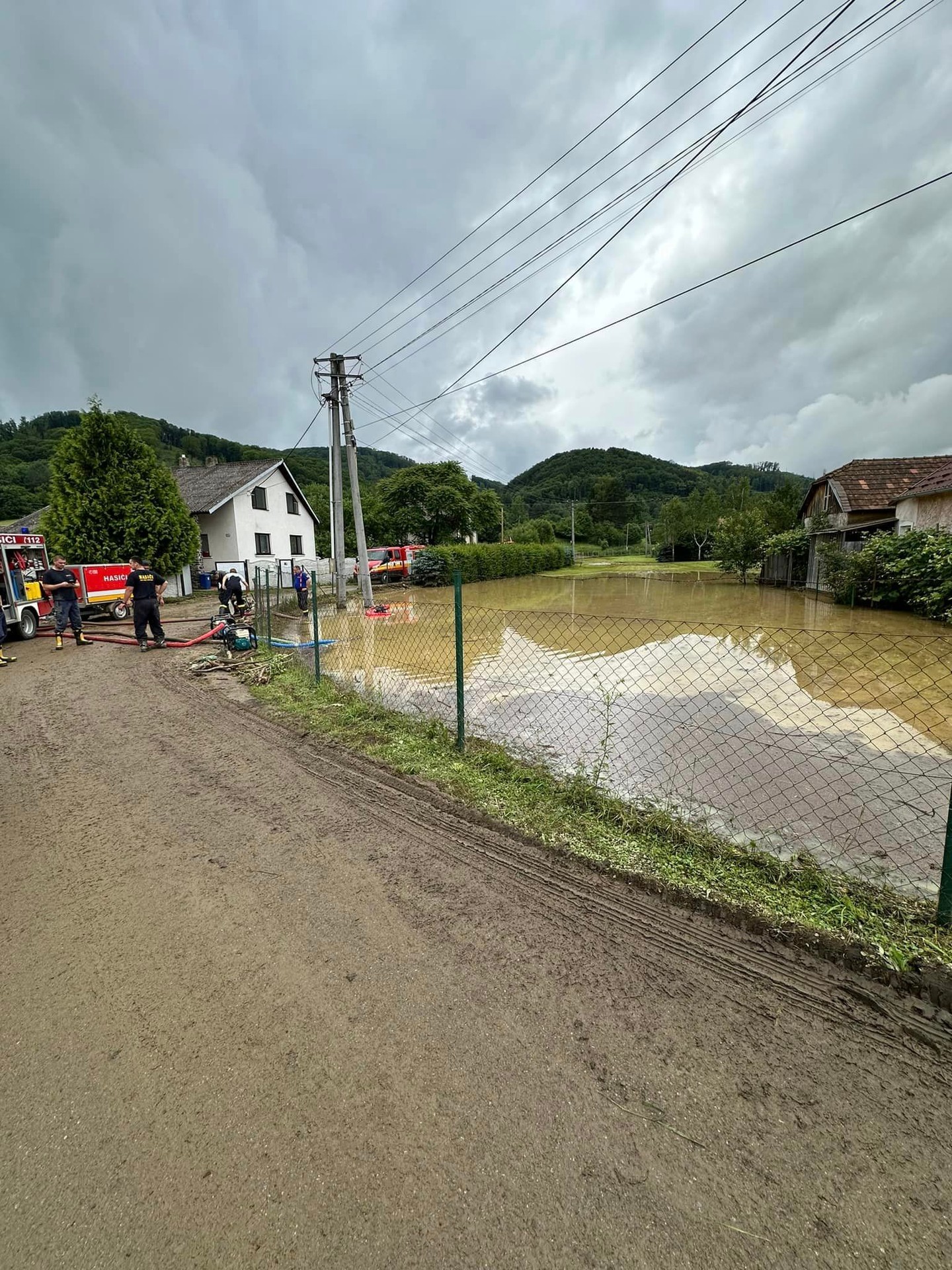 V obciach Ulič, Ubľa, Dúbrava a Michajlov zaplavilo domy i studne.