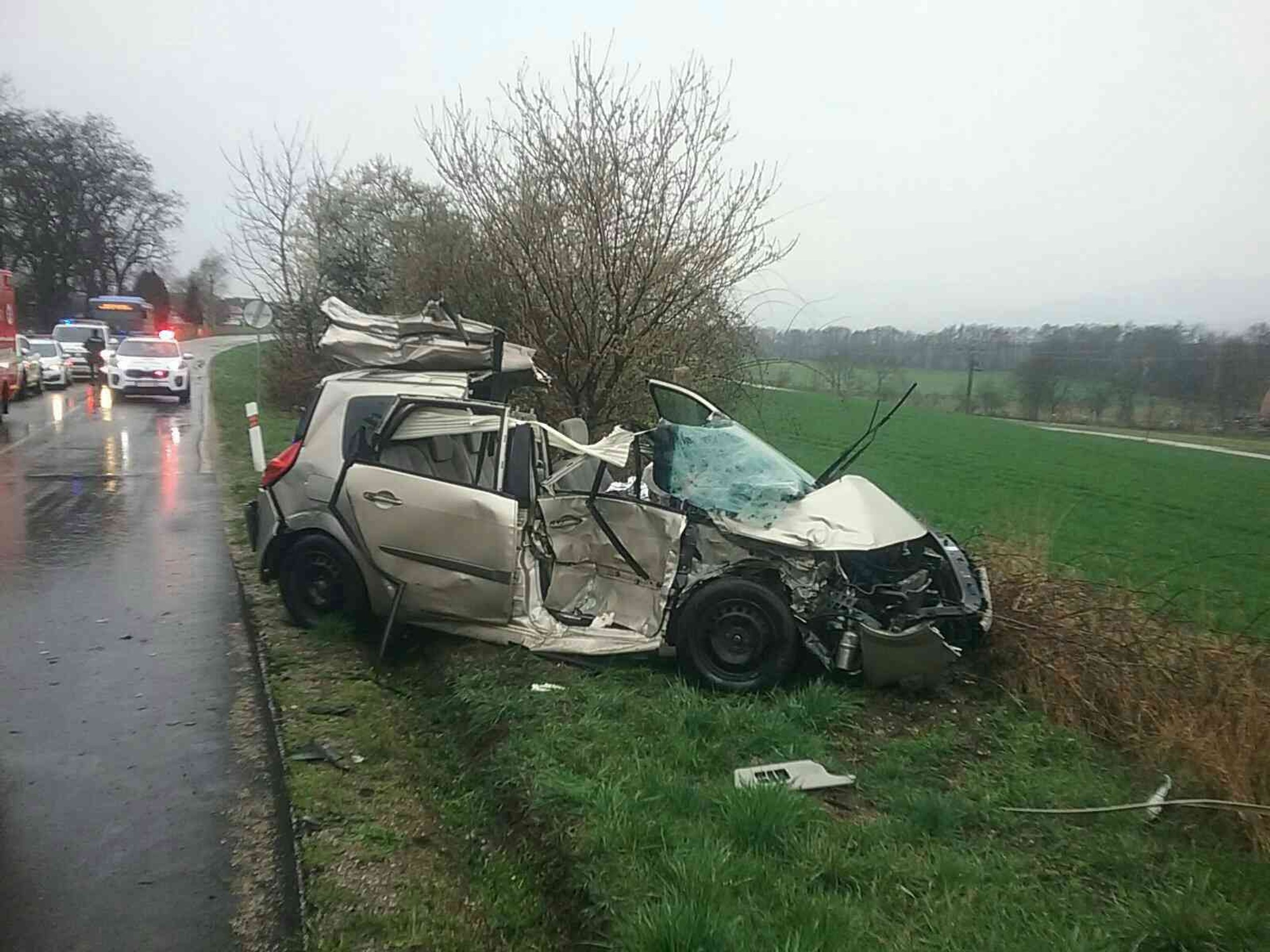 Zrážka auta s autobusom