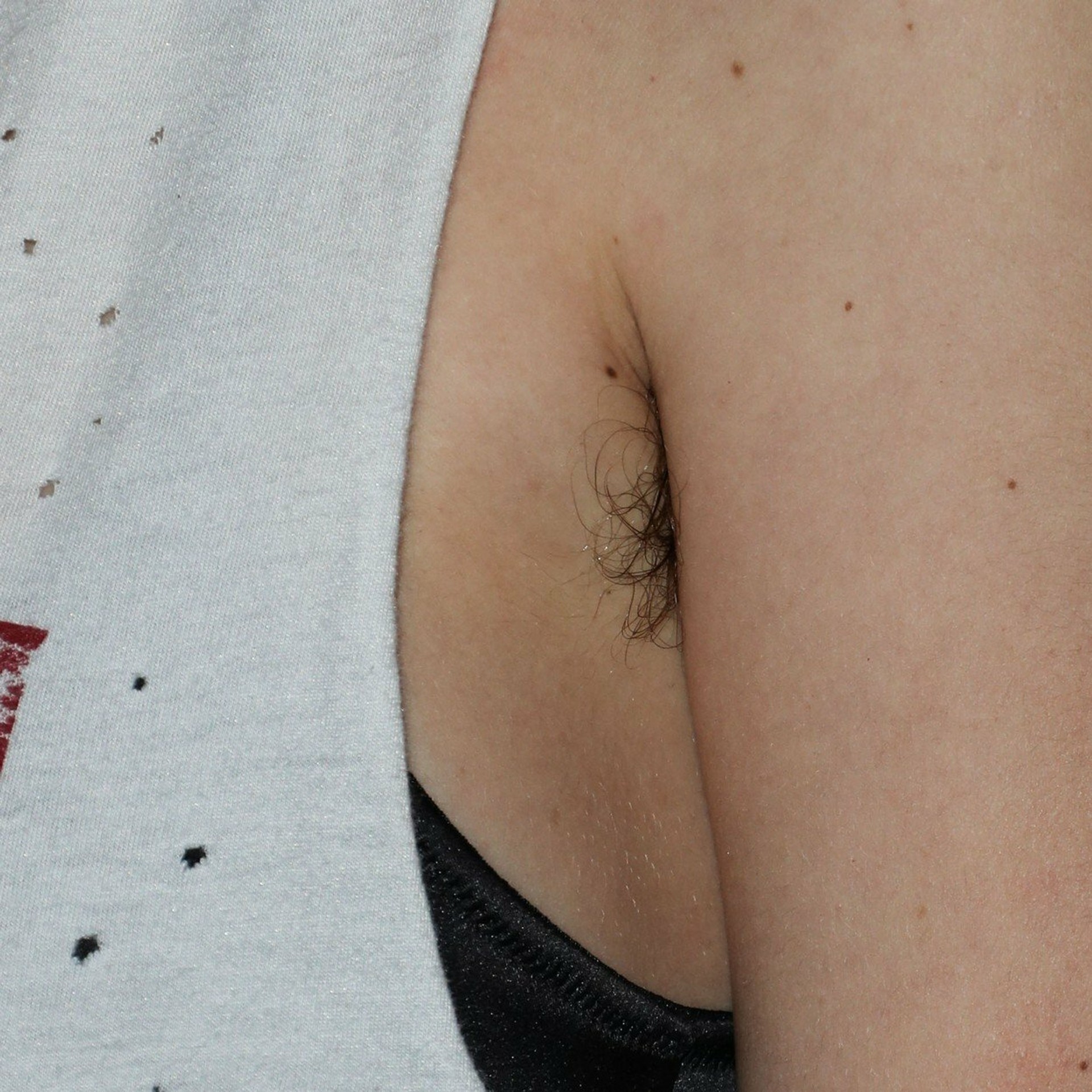 Bella Thorne na premiére filmu I Still See You