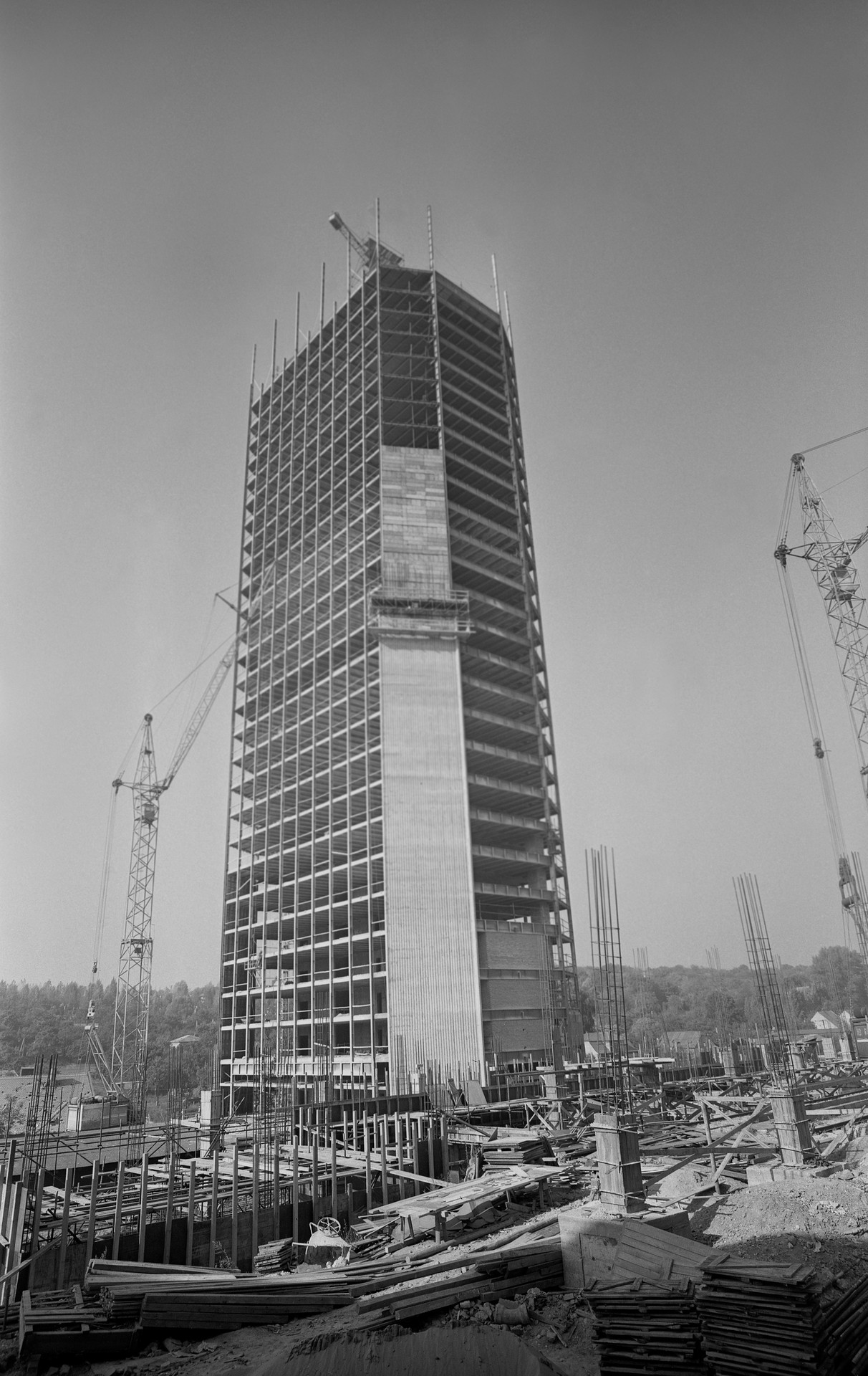 Na archívnej snímke z 3. novembra 1971 v Bratislave výstavba budovy tvorby programu.