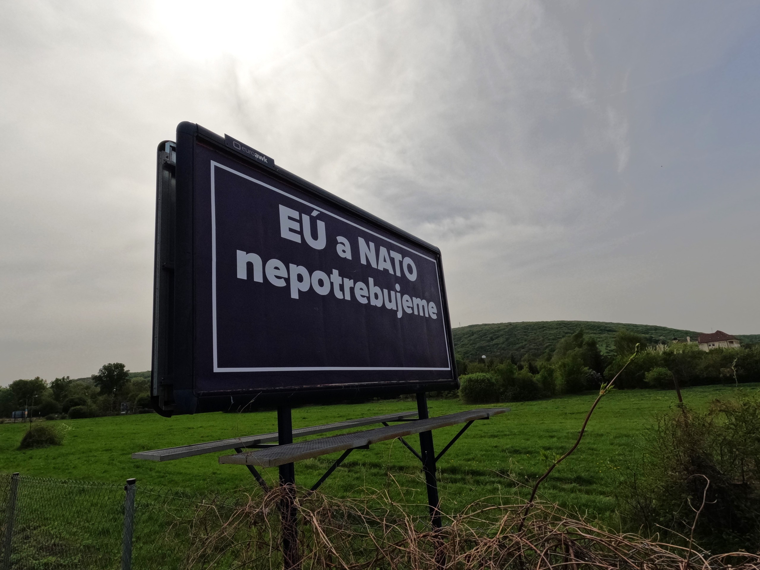 Kontroverzná billboardová kampaň.