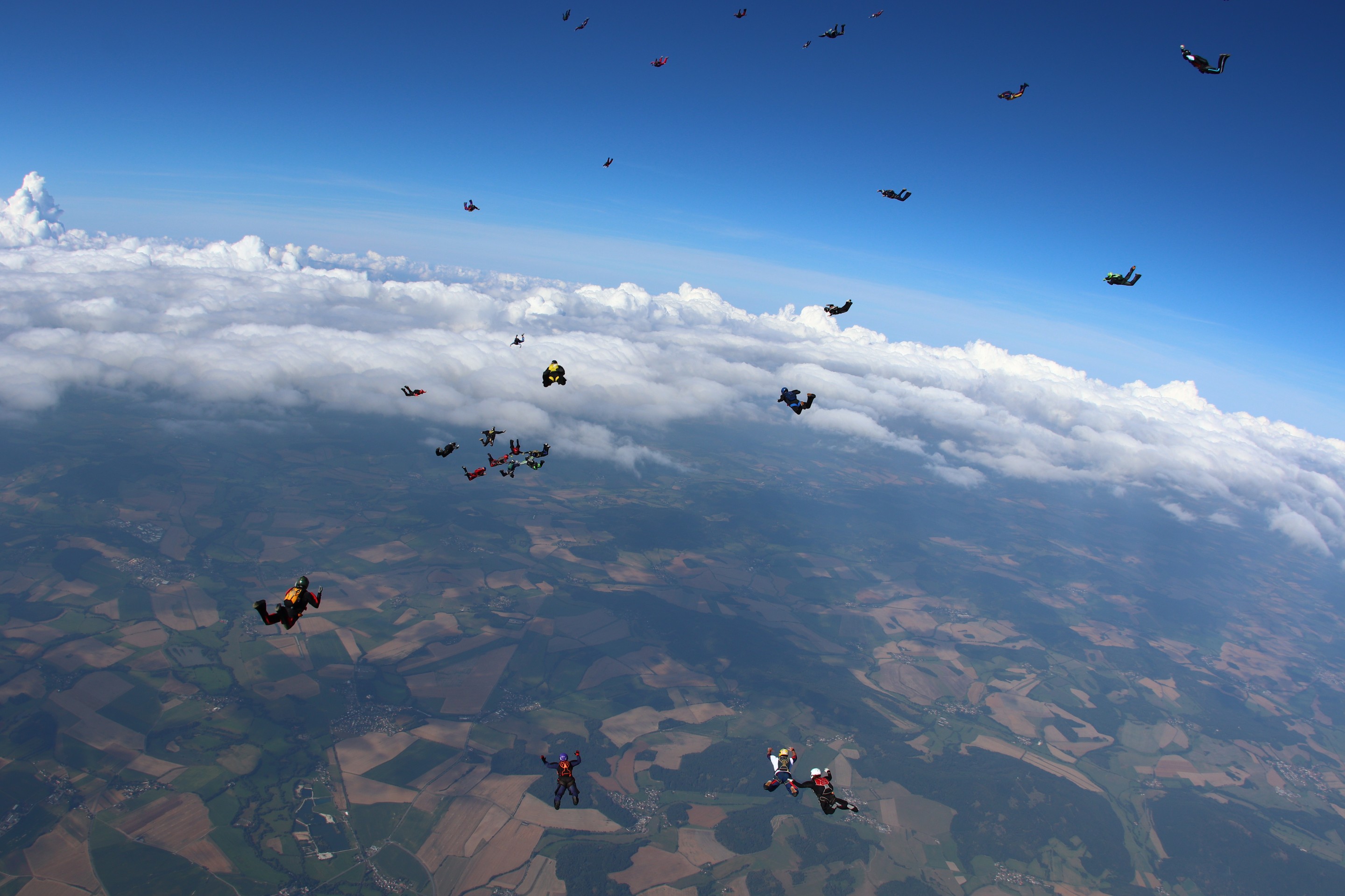 Rekordný zoskok parašutistov