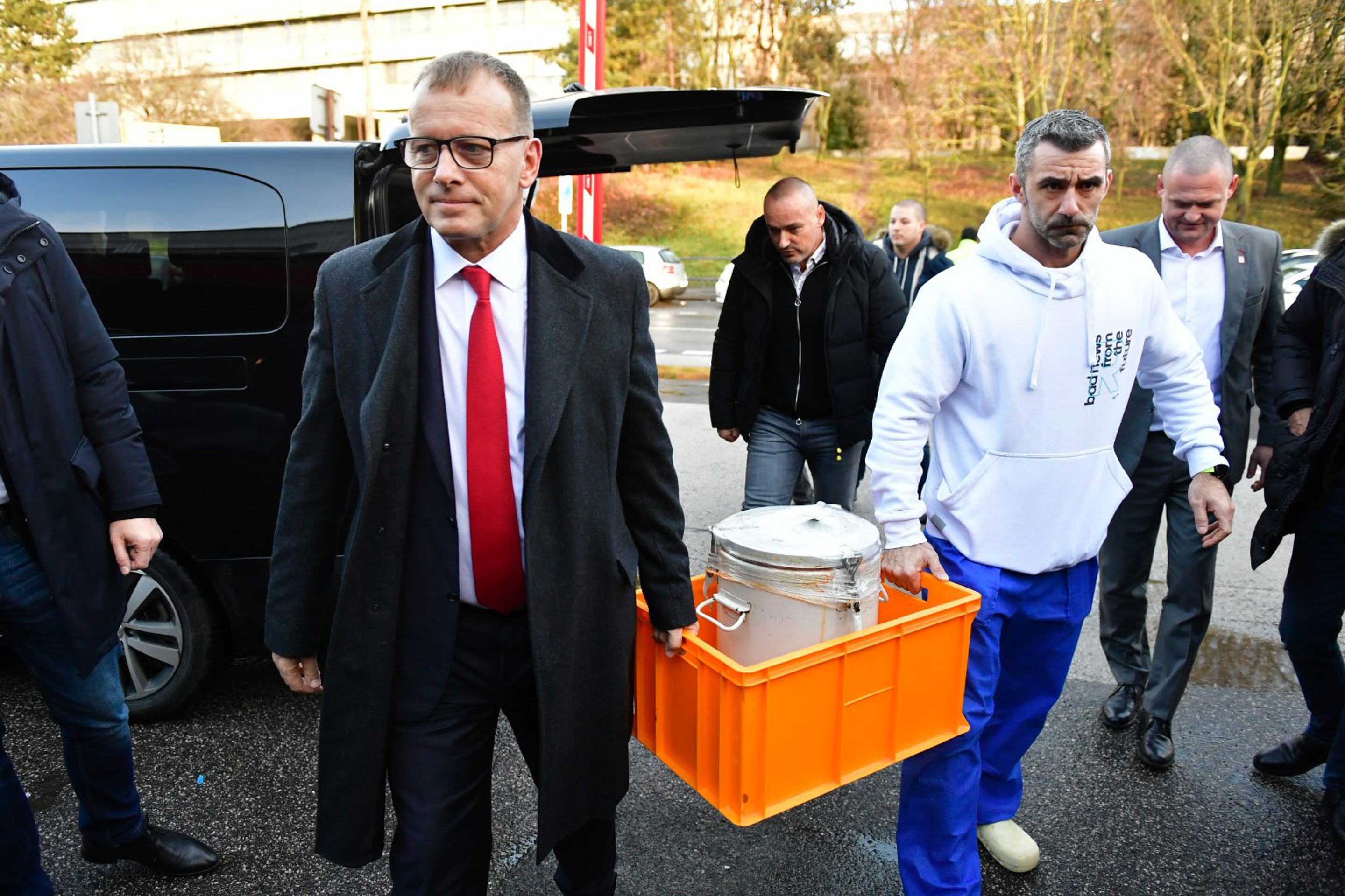 Predseda Národnej rady SR Boris Kollár navštívil zdravotníkov slúžiacich v Univerzitnej nemocnici Bratislava.