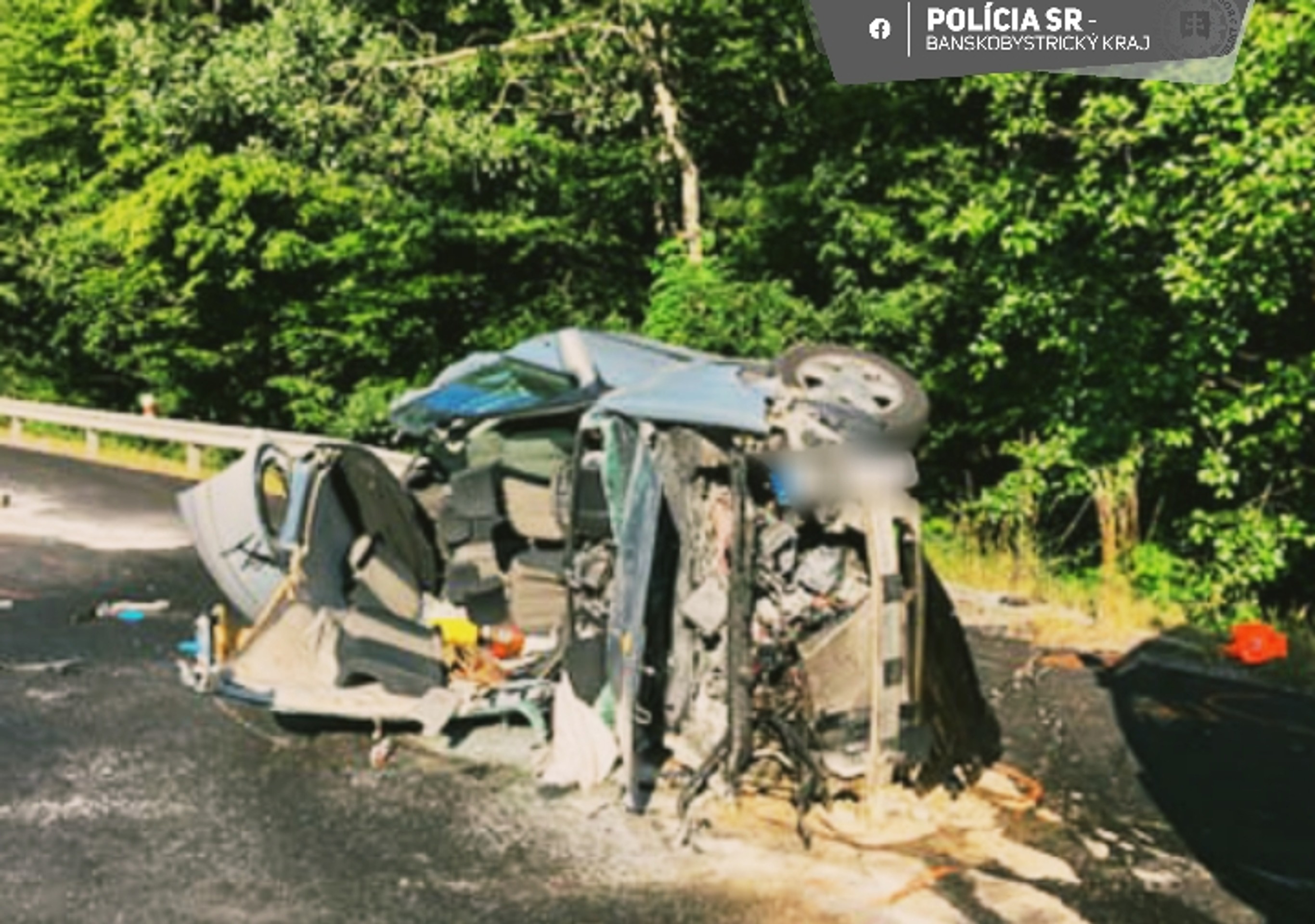 Čelná zrážka dvoch vozidiel pred obcou Bartošova Lehôtka.