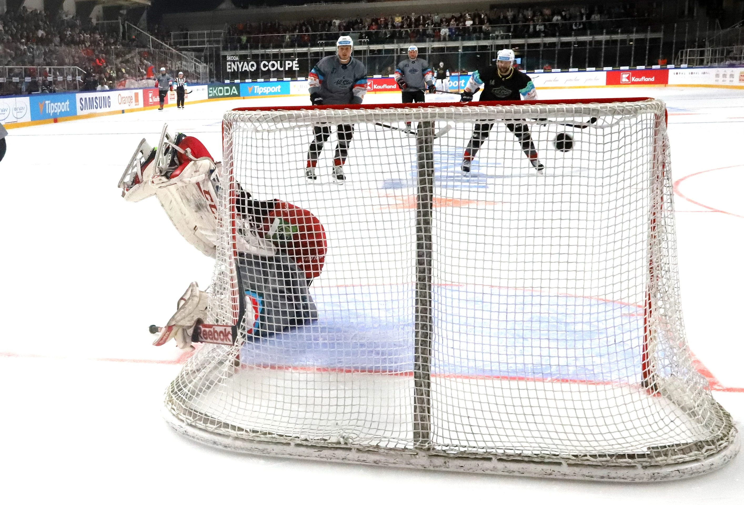 Na snímke brankár Rastislav Staňa počas hokejovej exhibície All Star legiend v Tipsport aréne v Banskej Bystrici.