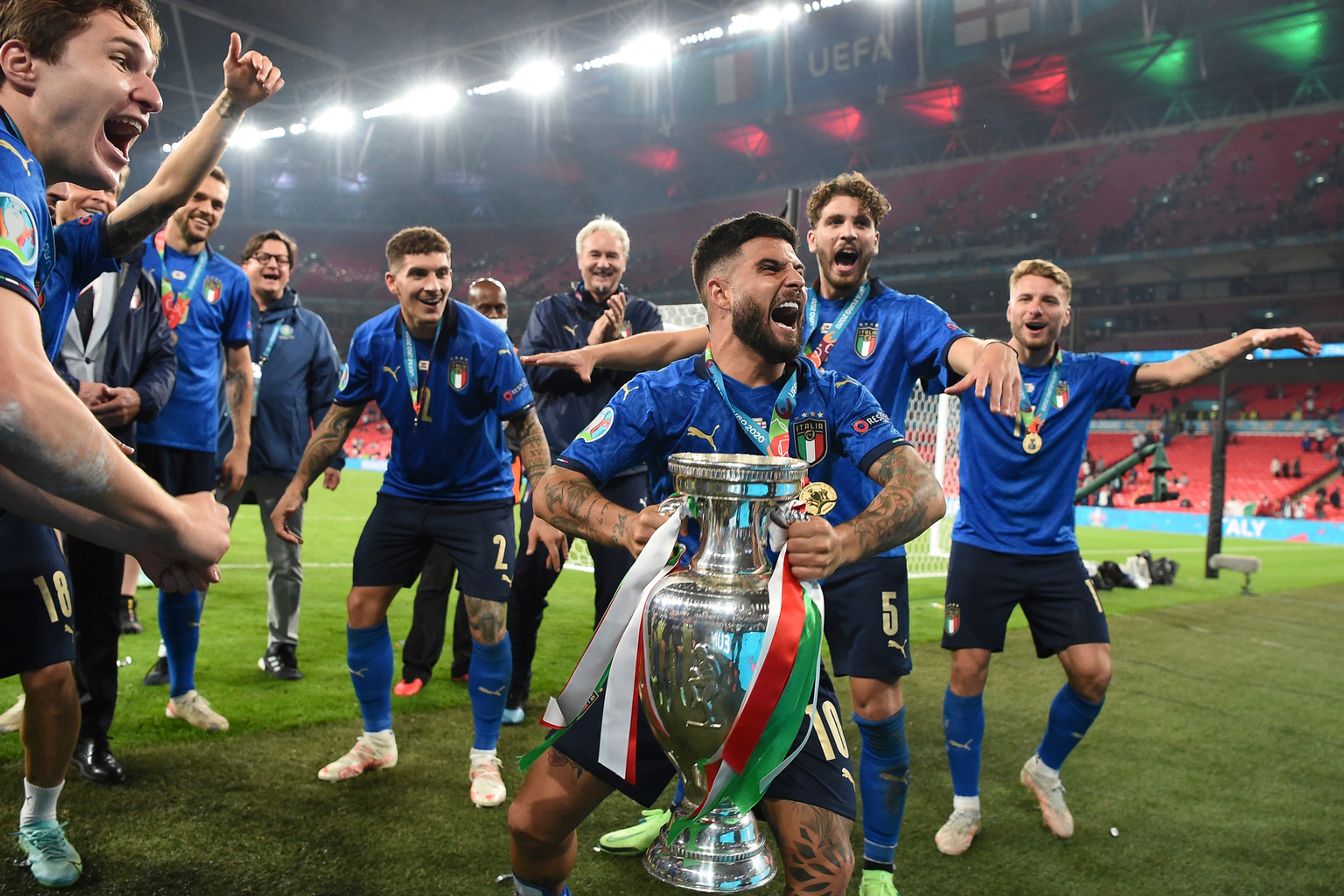 Taliani oslavujú triumf na ME 2020.
