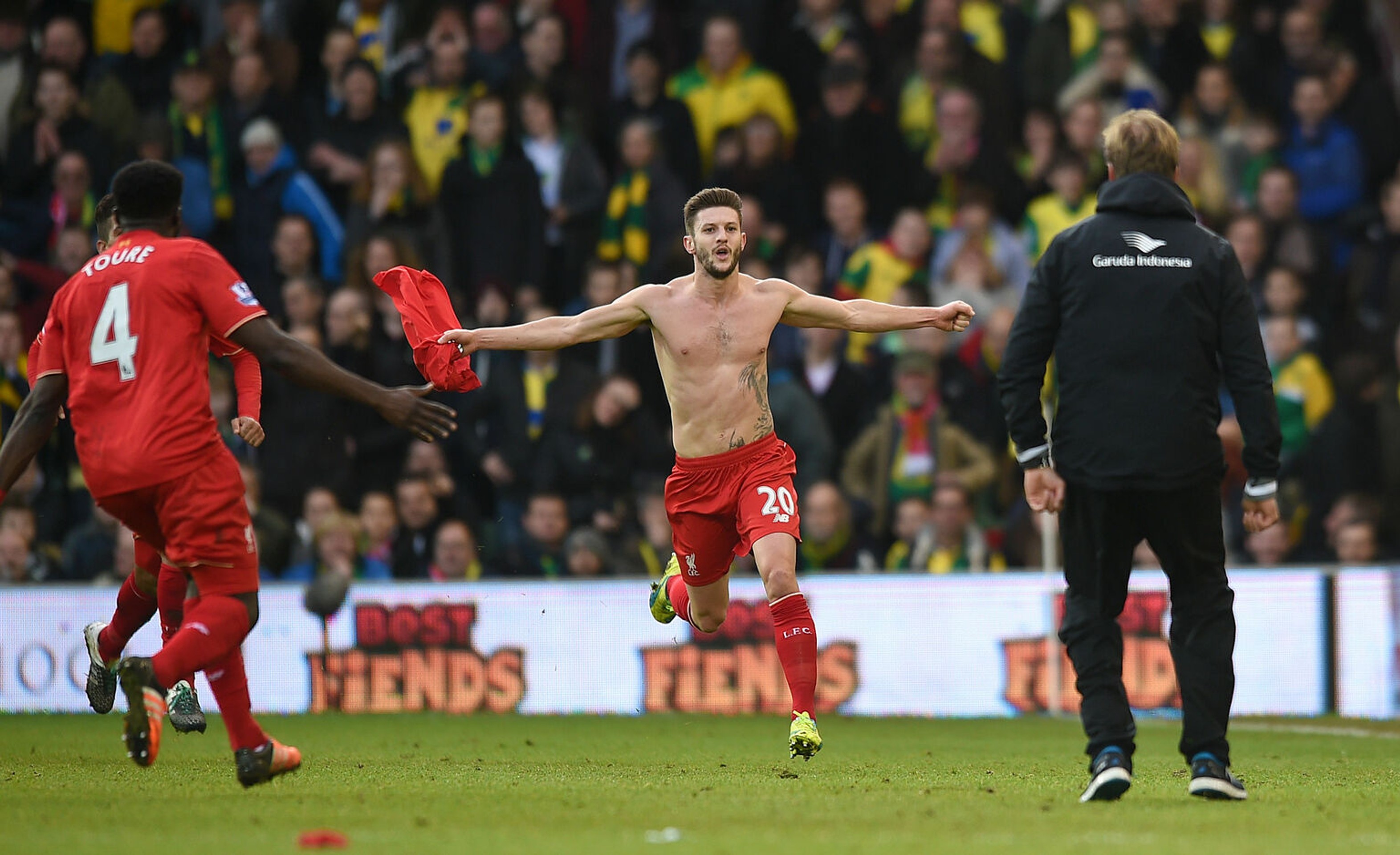 Lallana dostal po oslave víťazného gólu žltú kartu.