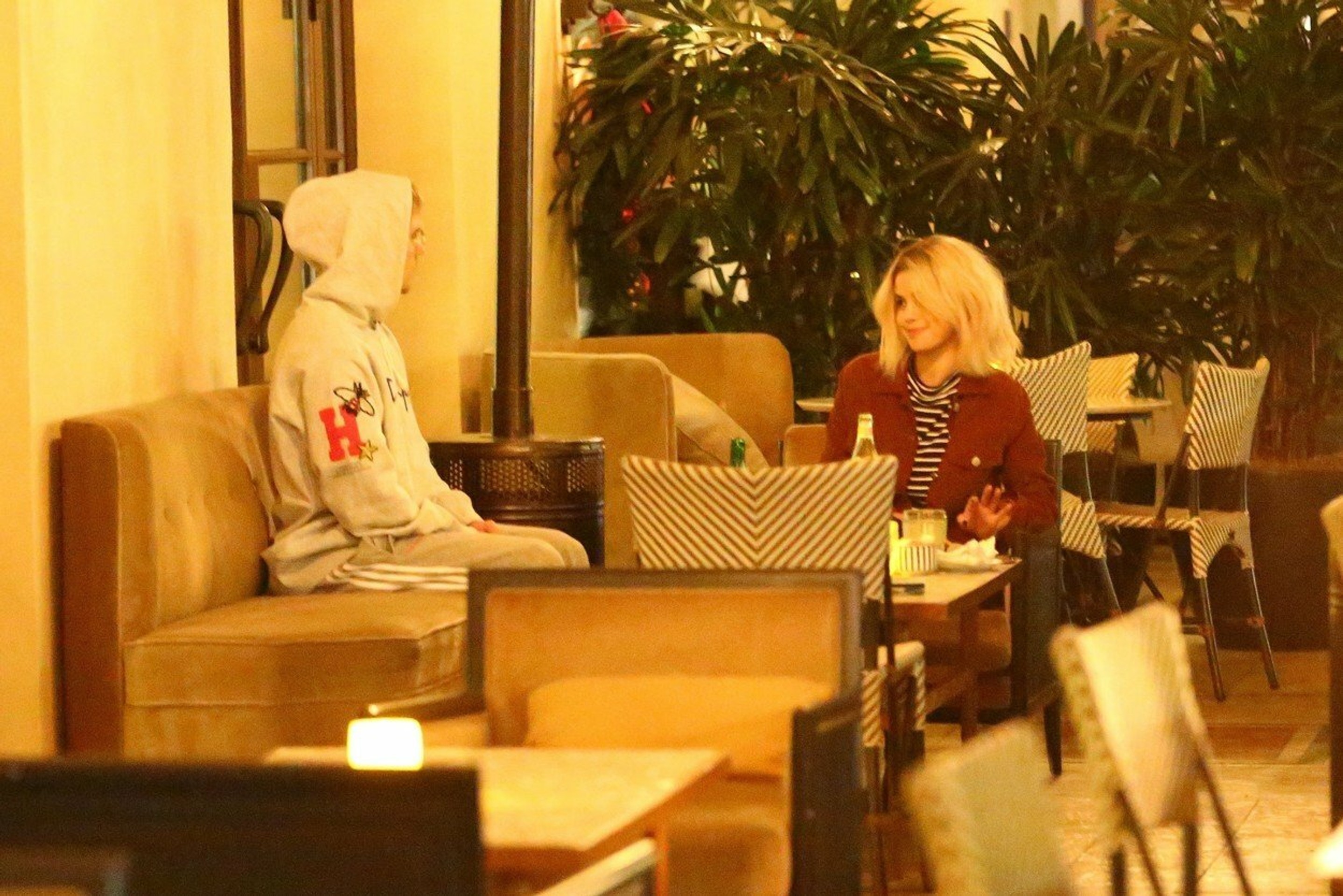 Ed Sheeran vo videoklipe ku skladbe Perfect