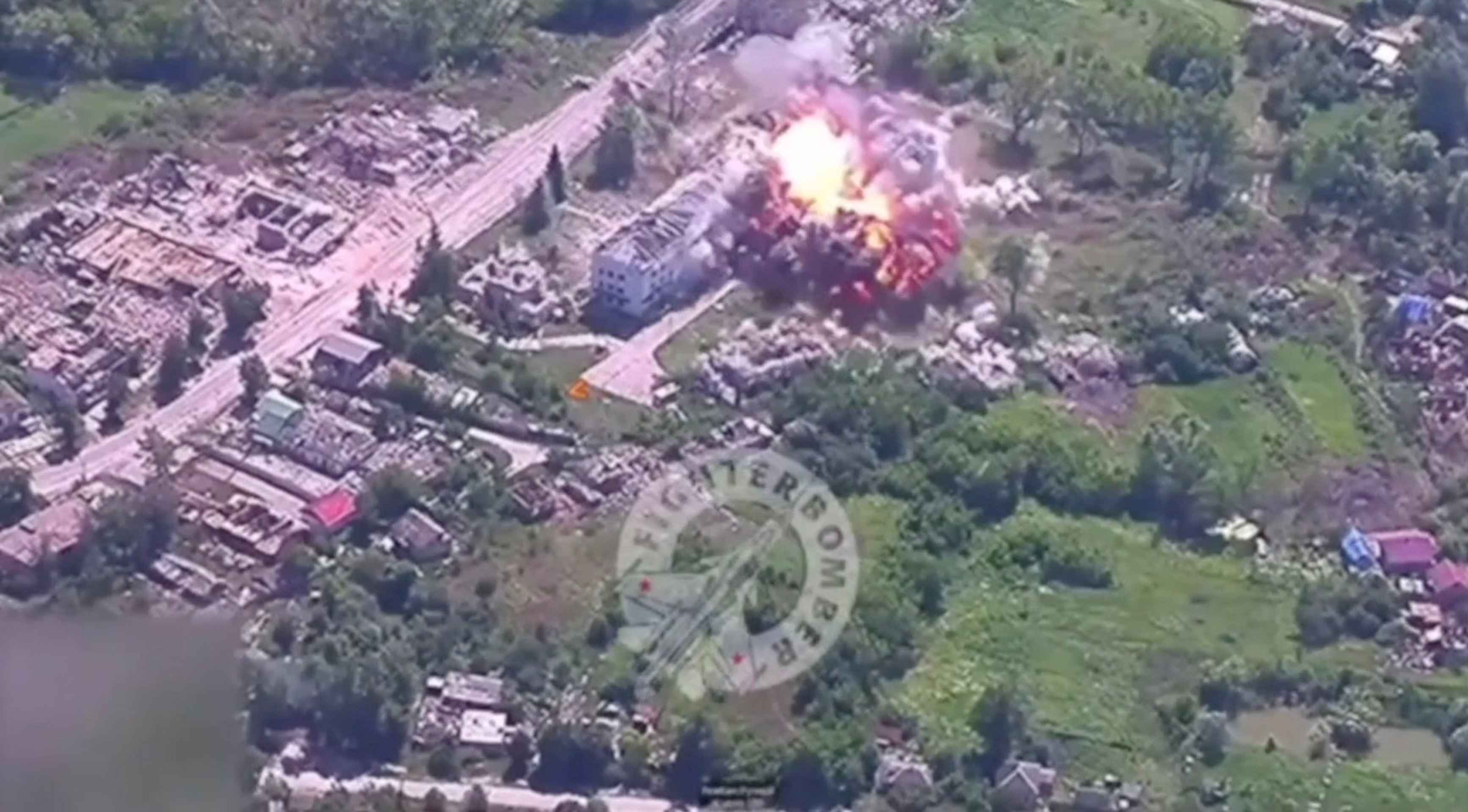 Výbuch kĺzavej bomby FAB-3000.