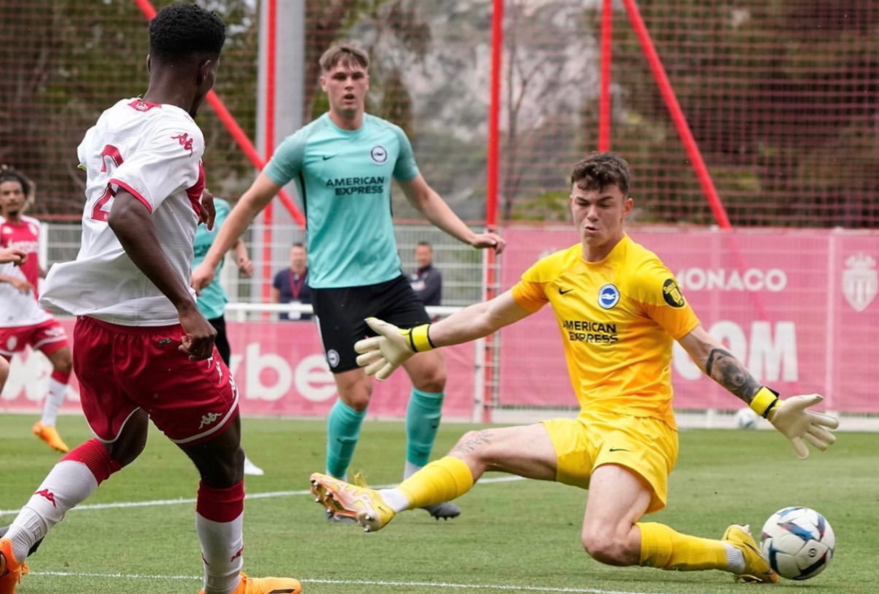 O jeho zákrokoch hovoria, že sú svetové