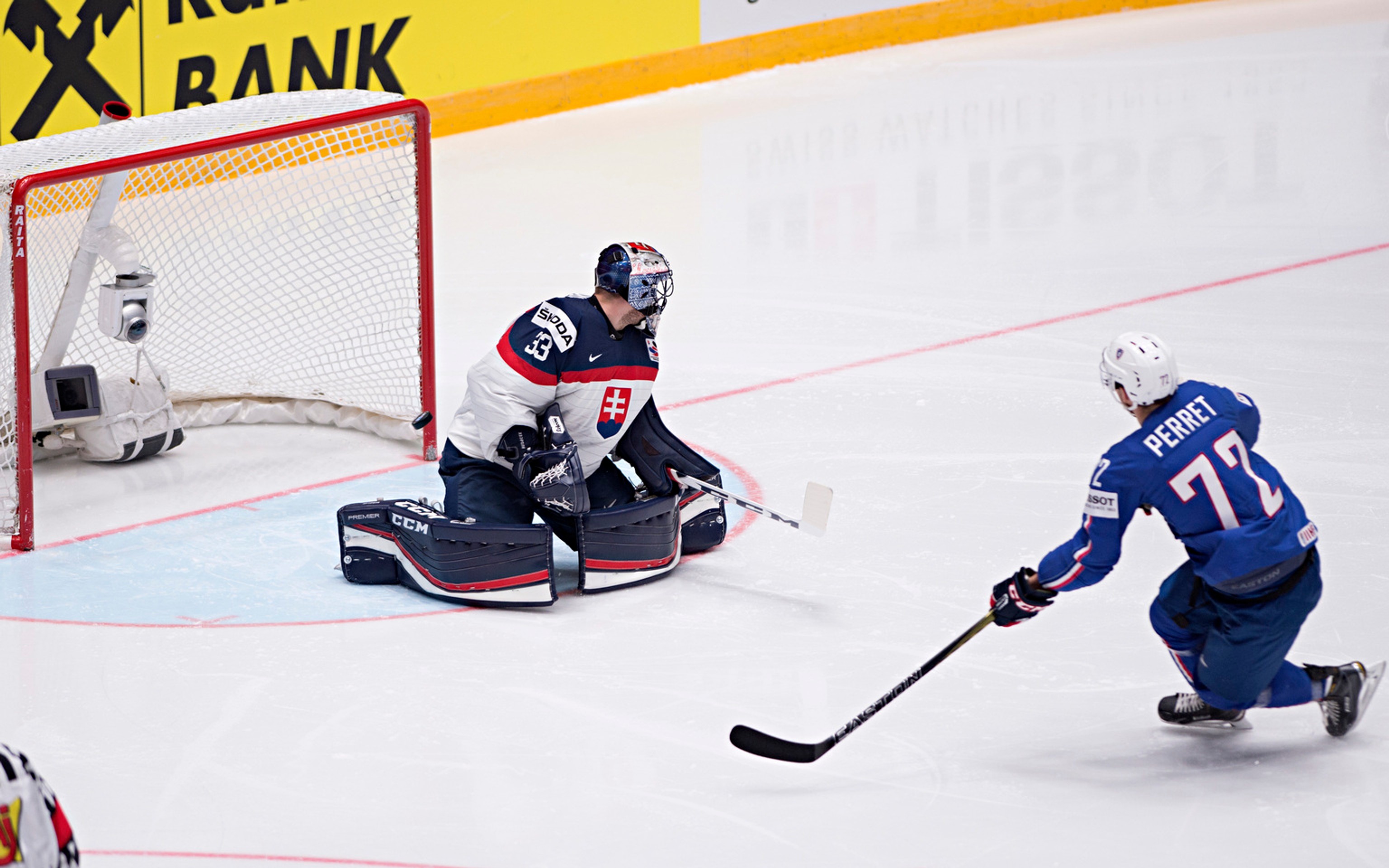 Jordann Perret poslal Francúzsko do vedenia už po minúte hry.