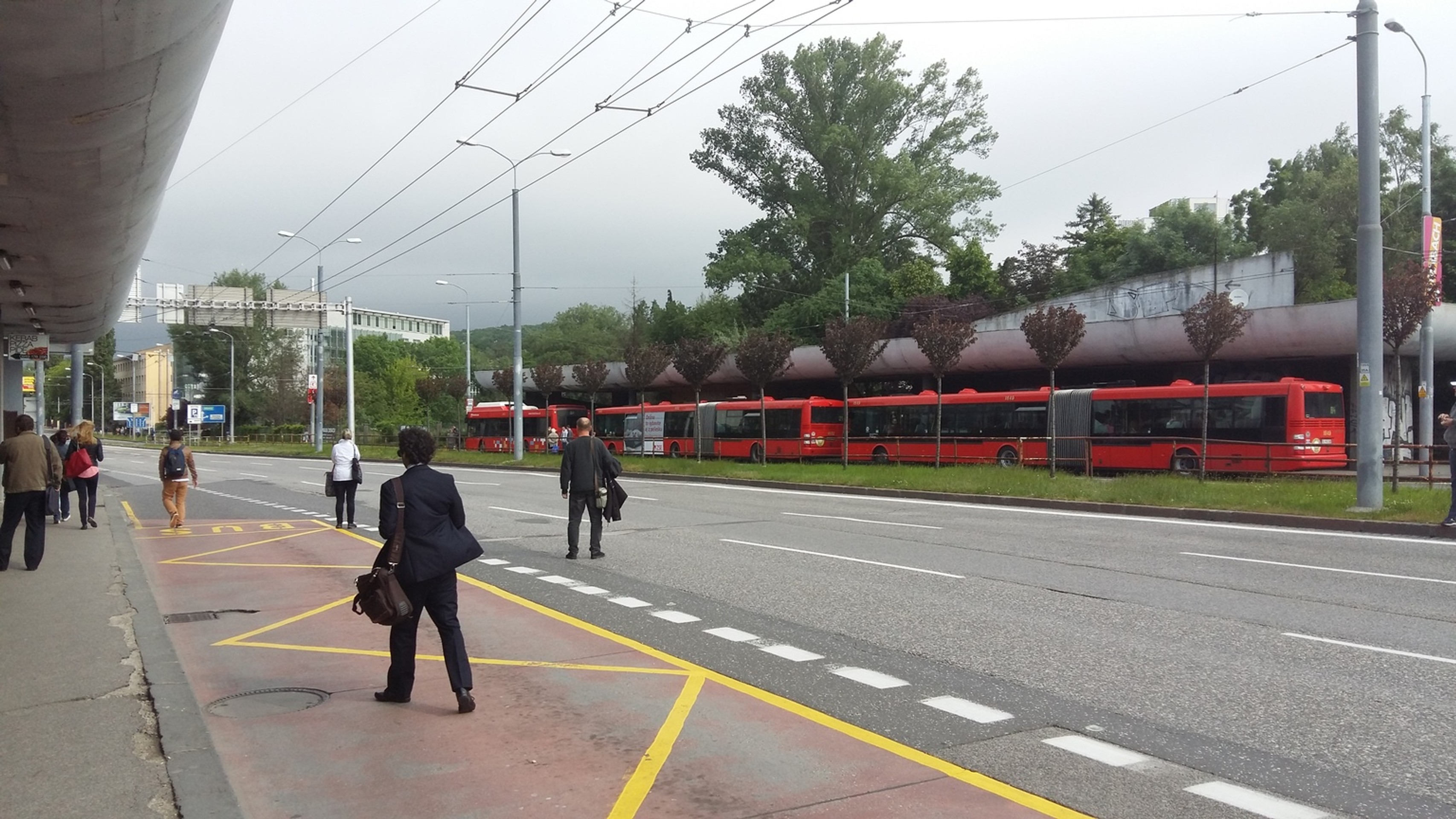 Na Lamačskej ceste pri Patrónke uniká plyn, dopravu riadi polícia.