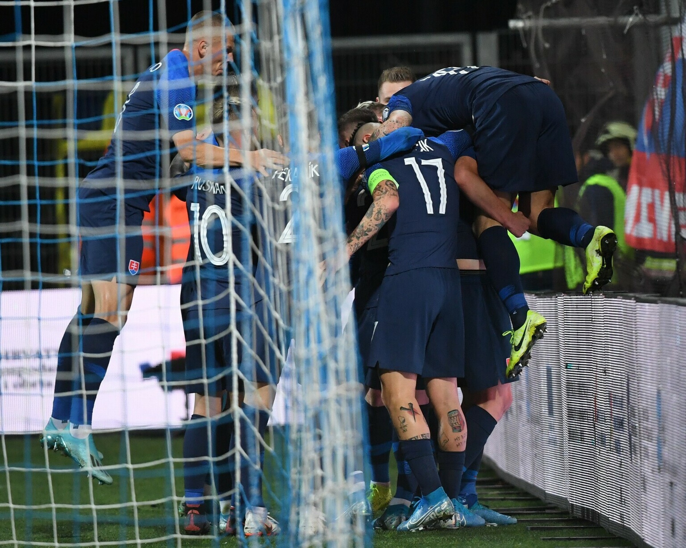 Chodec zahynul po zrážke s autom.