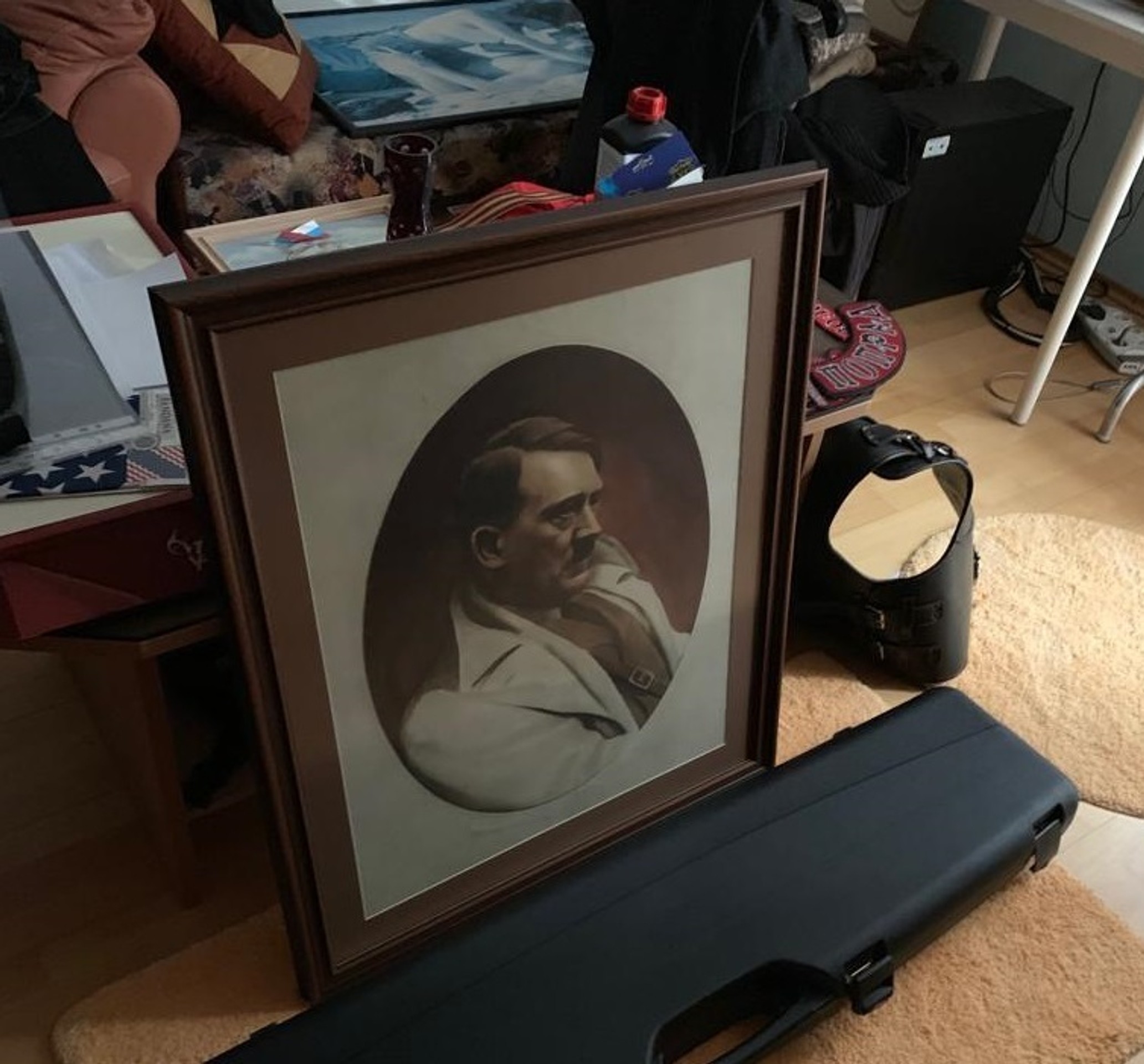 Adamove príbehy sú až príliš neuveriteľné.