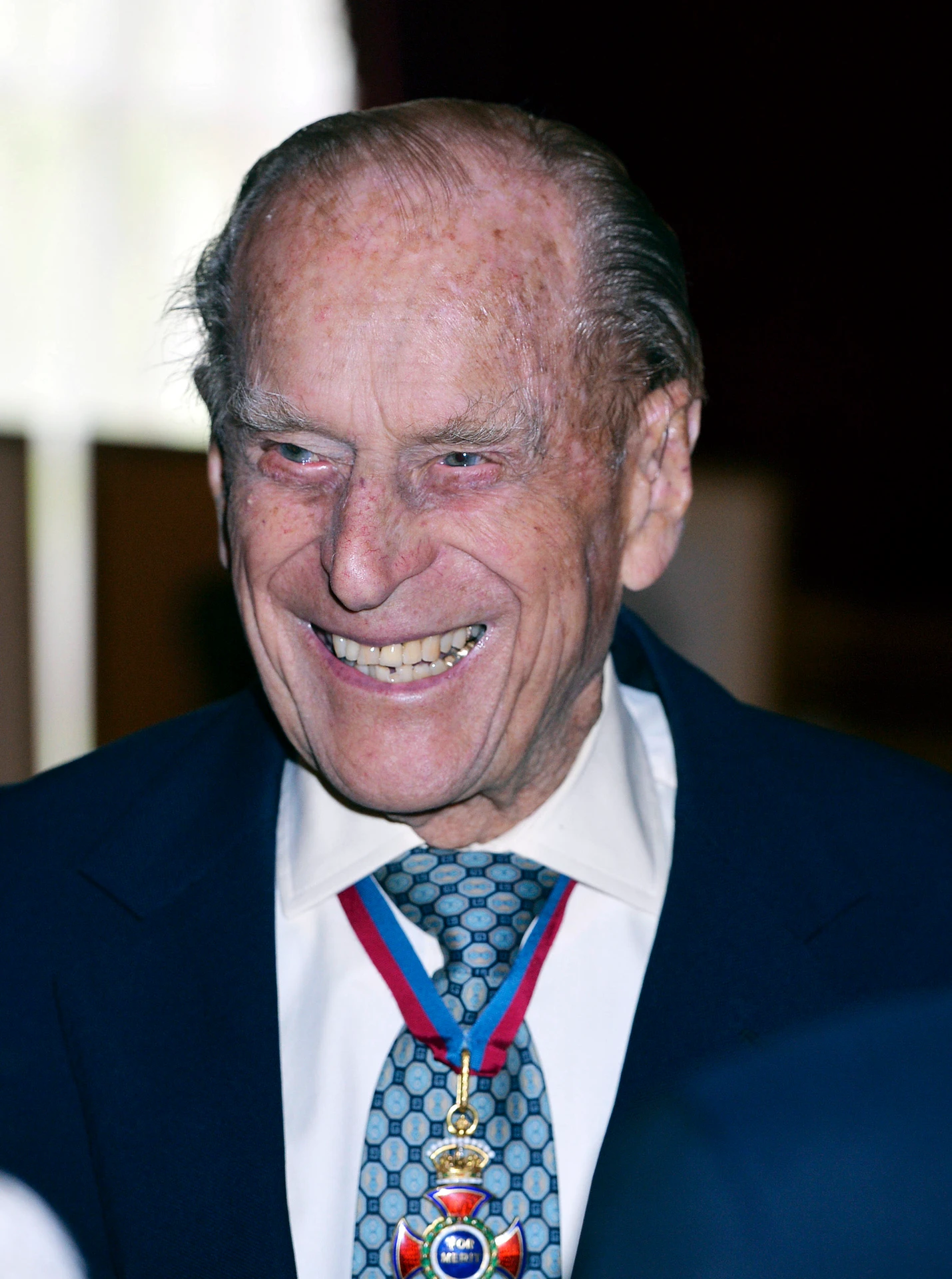 Princ Philip oznámil odchod do kráľovského dôchodku. 