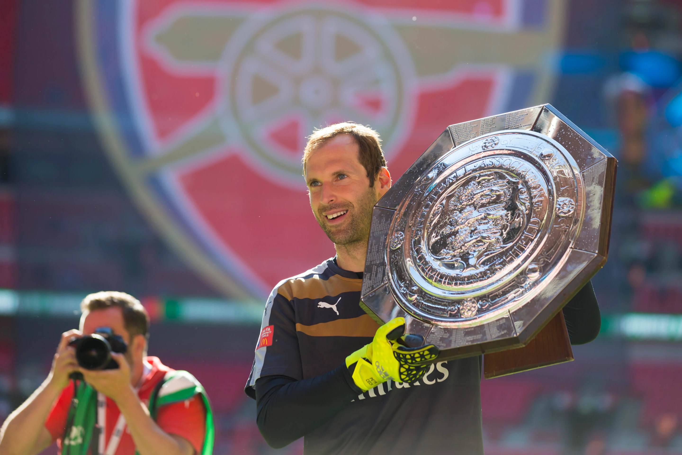 Petr Čech s trofejou 