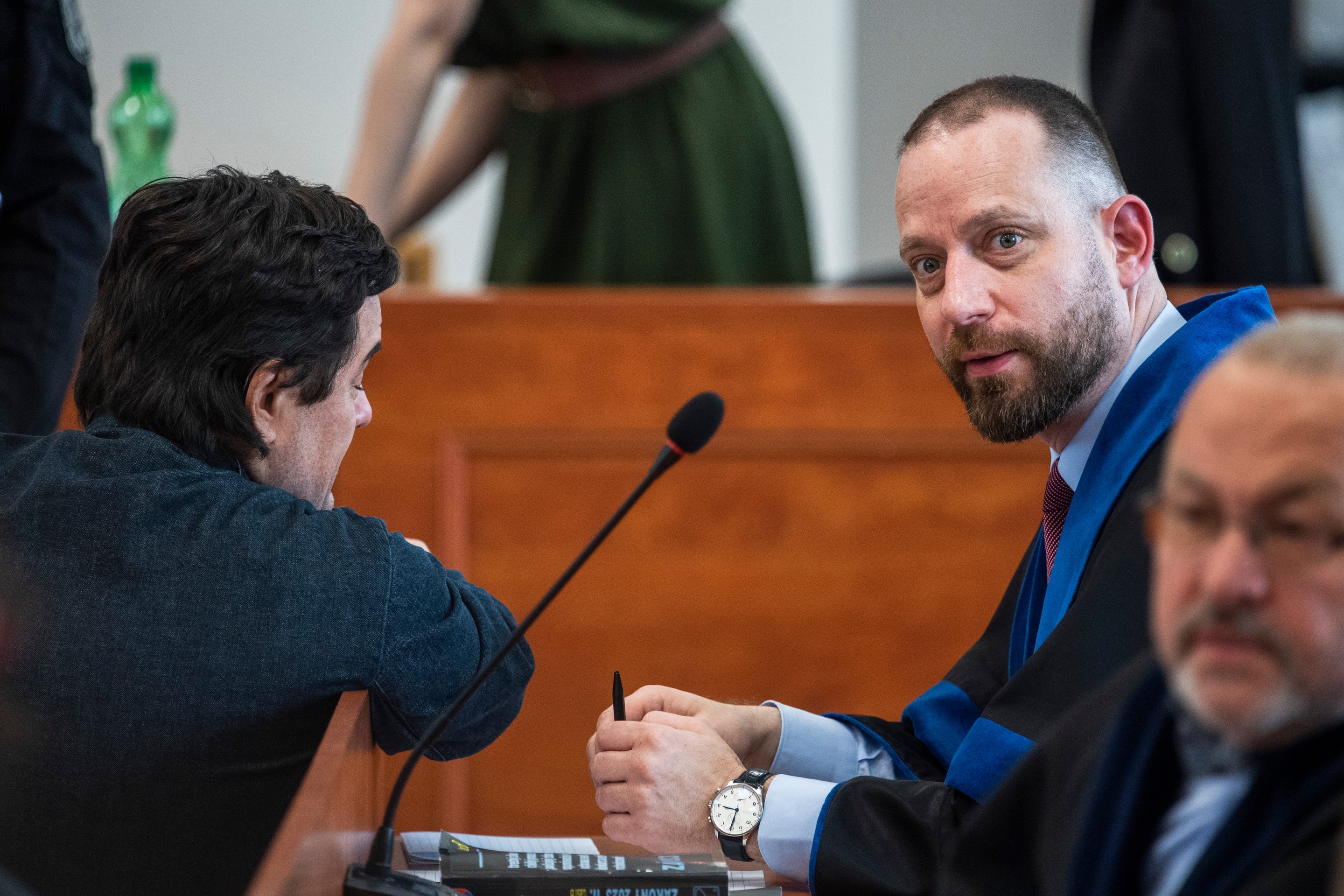 Obžalovaný Marian K. a jeho obhajca Marek Para počas rozsudku v kauze Kuciak.