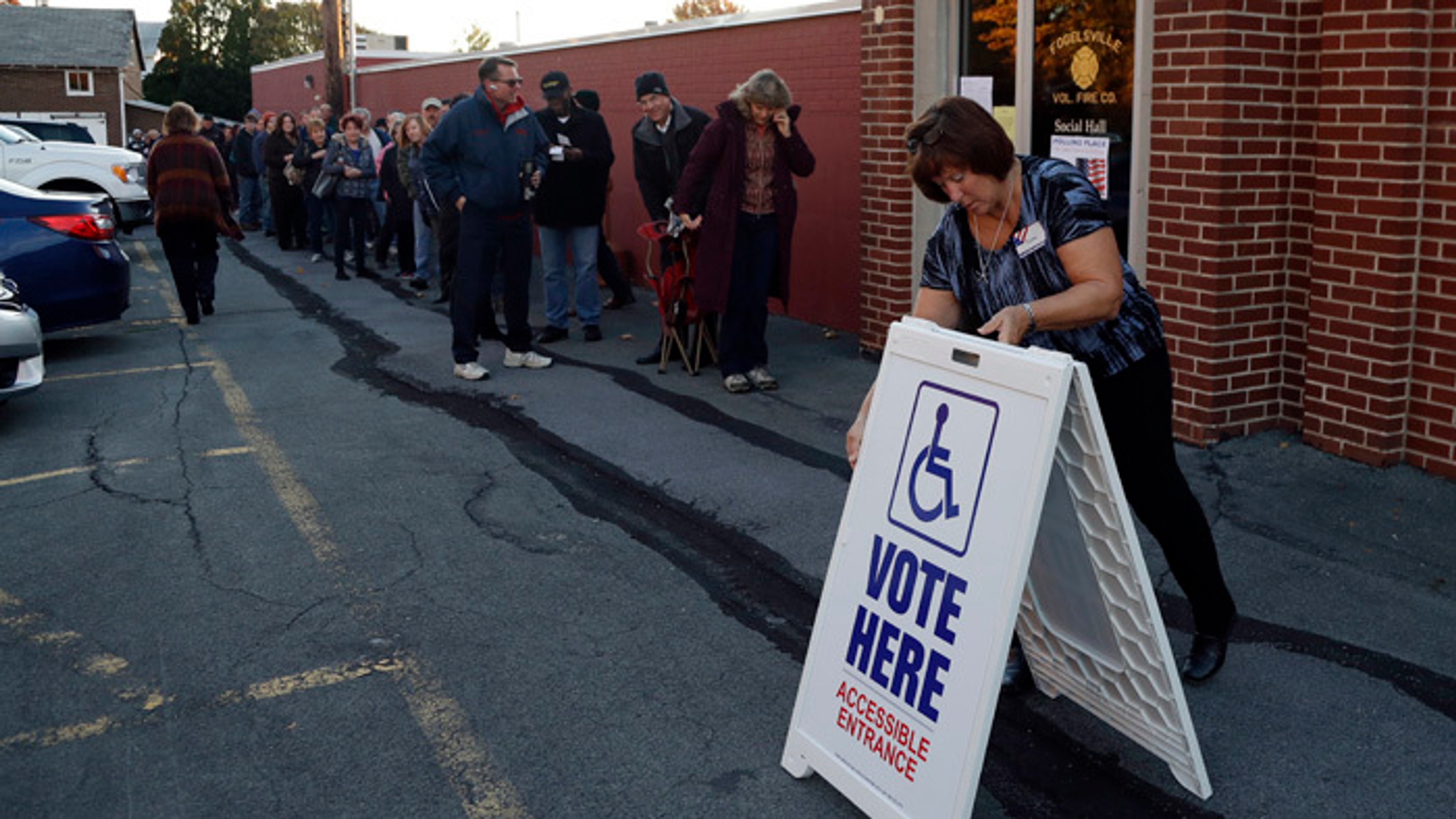 Volebná miestnosť u dobrovoľných hasičov vo Fogelsville.