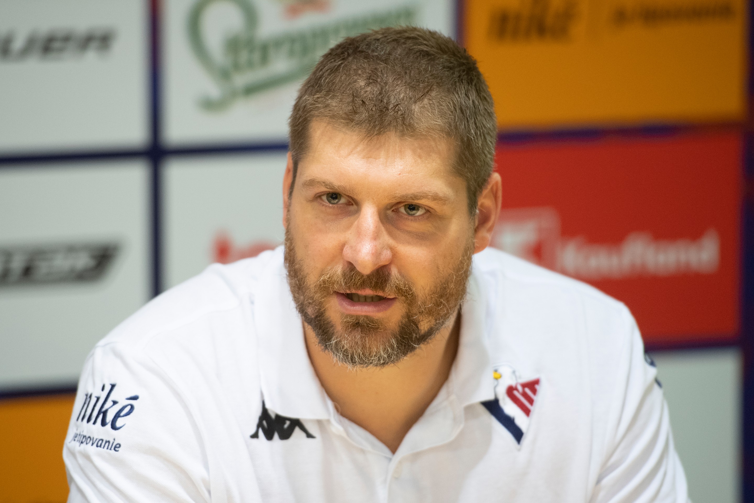 Kapitán HC Slovan Bratislava Michal Sersen počas tlačovej konferencie pred štartom sezóny.