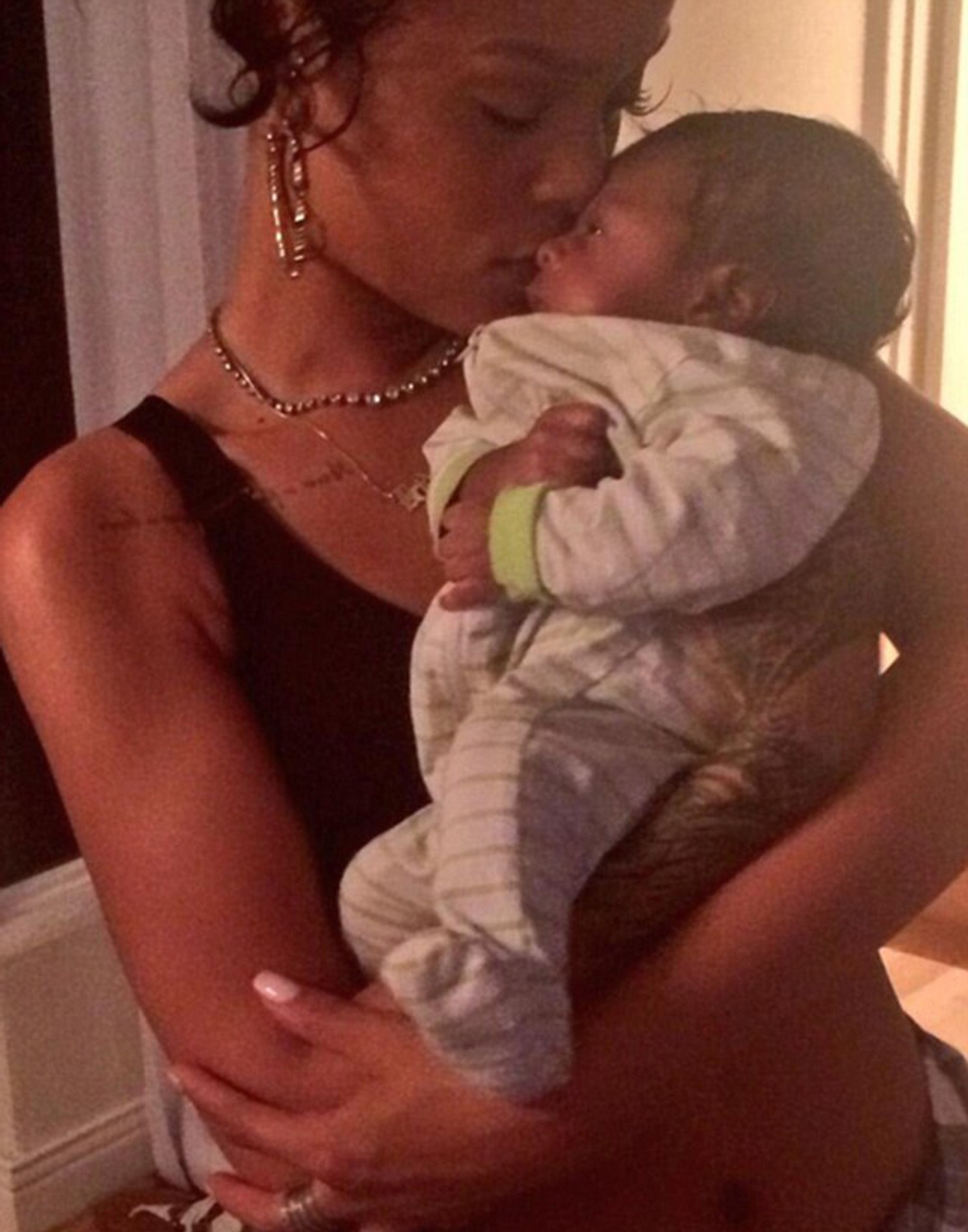 rihanna2neter.jpg