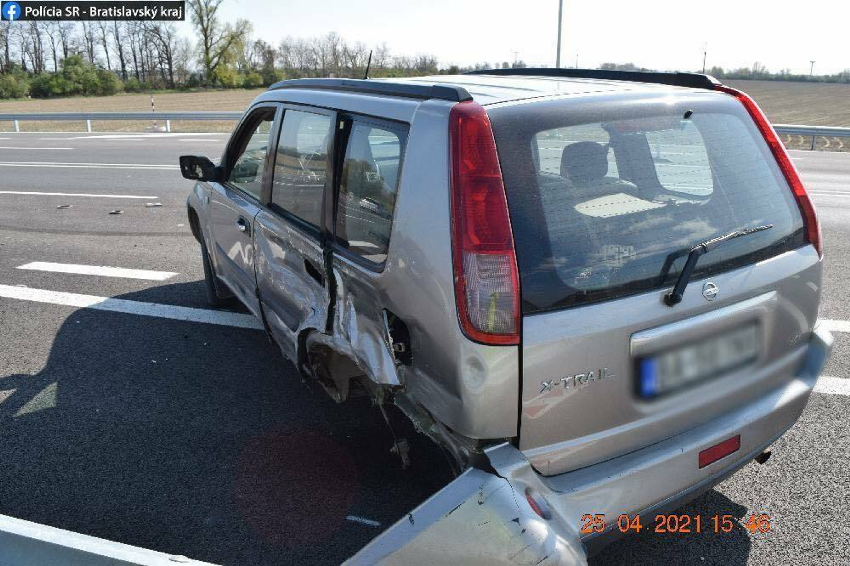 Auto, do ktorého narazil opitýv vodič jazdiaci v protismere.