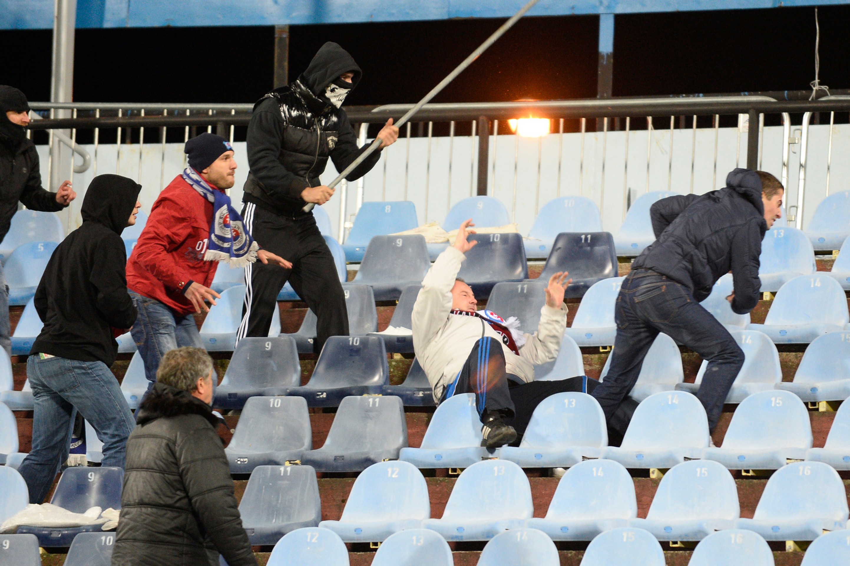Výtržnosti na zápase Slovan - Sparta.