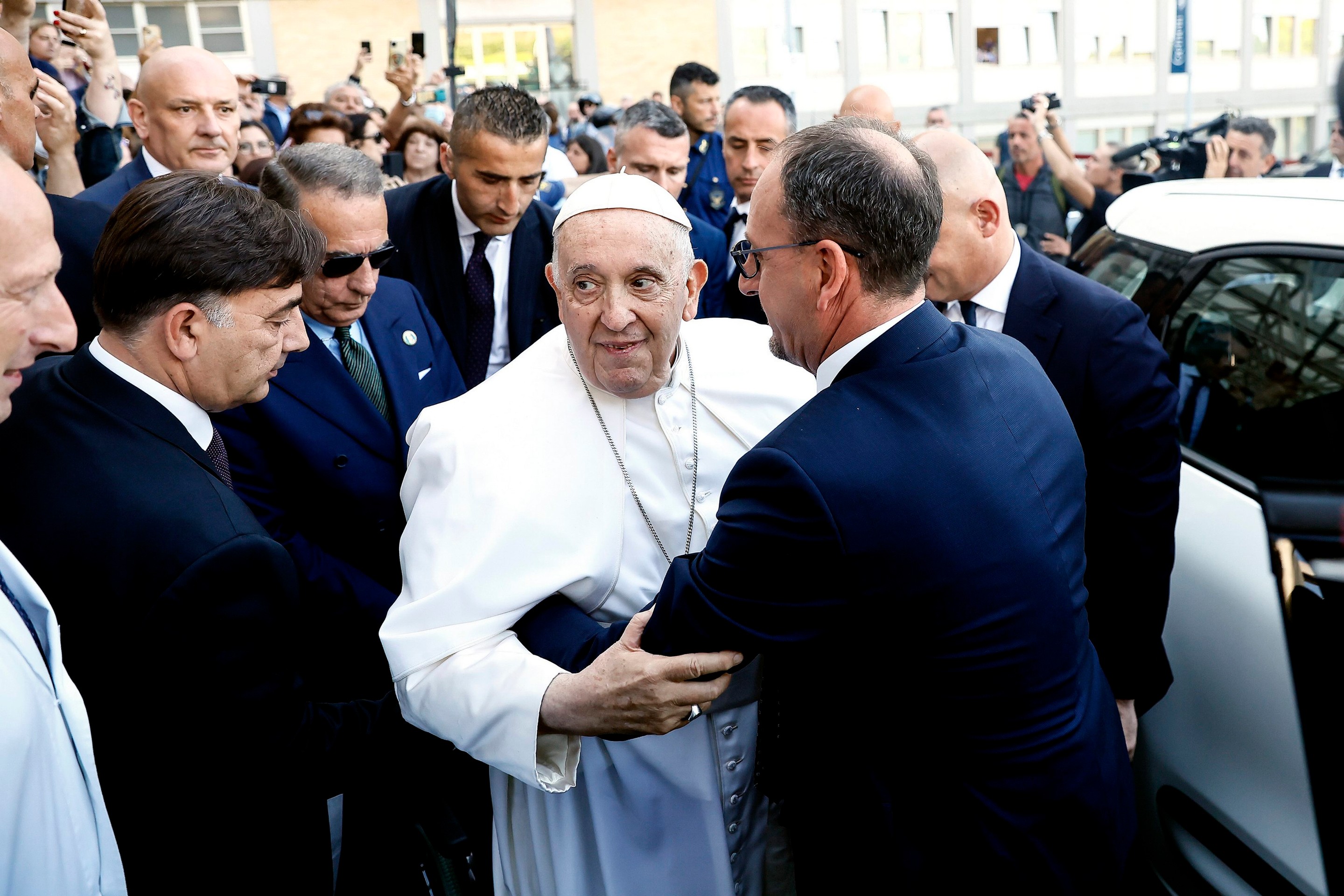 Pápež František po prepustení z nemocnice.