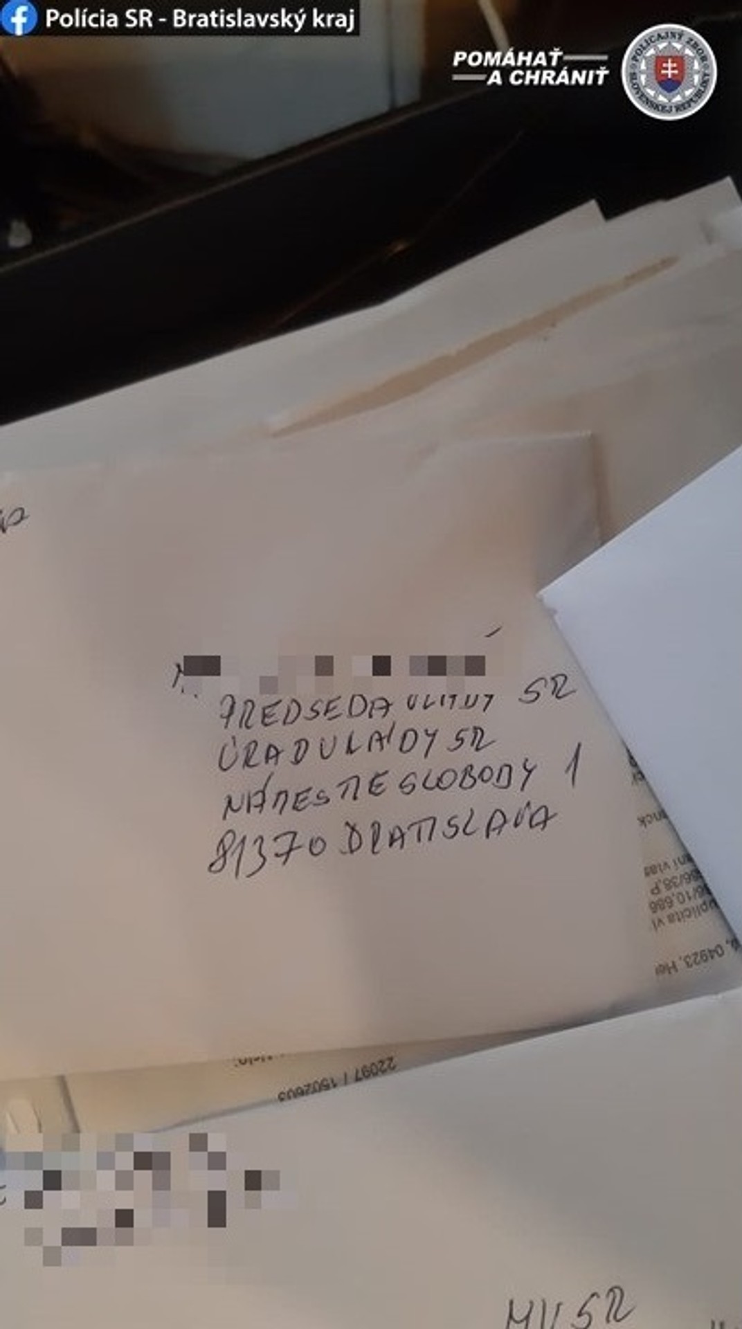 Situácia po povodni v obci Pichne.